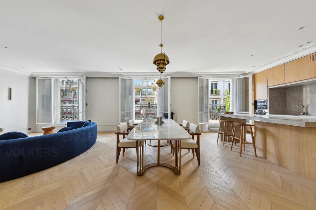 Luxury 2BR Apartment  - George V