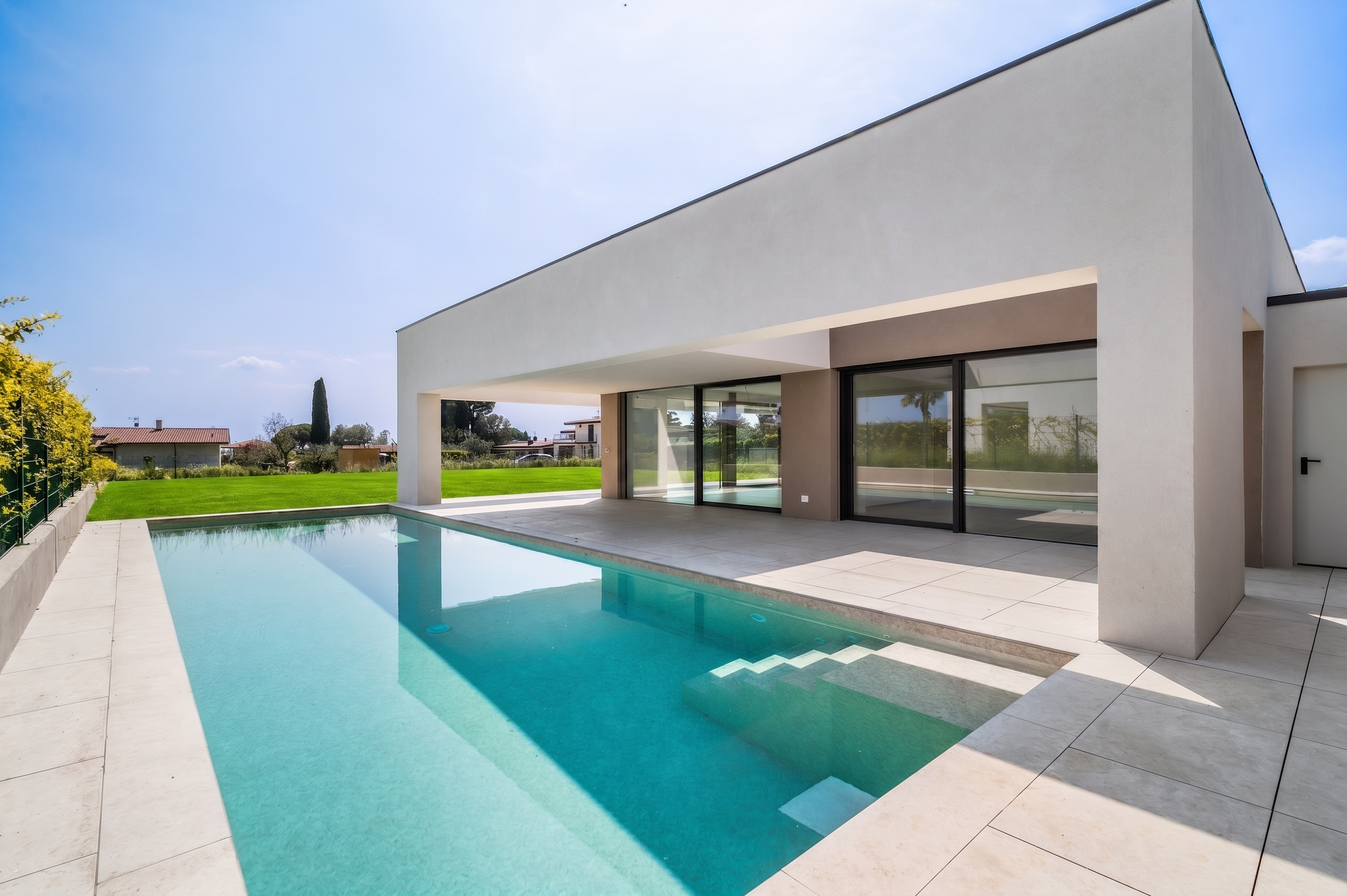 Newly built villa just a few steps from the lake