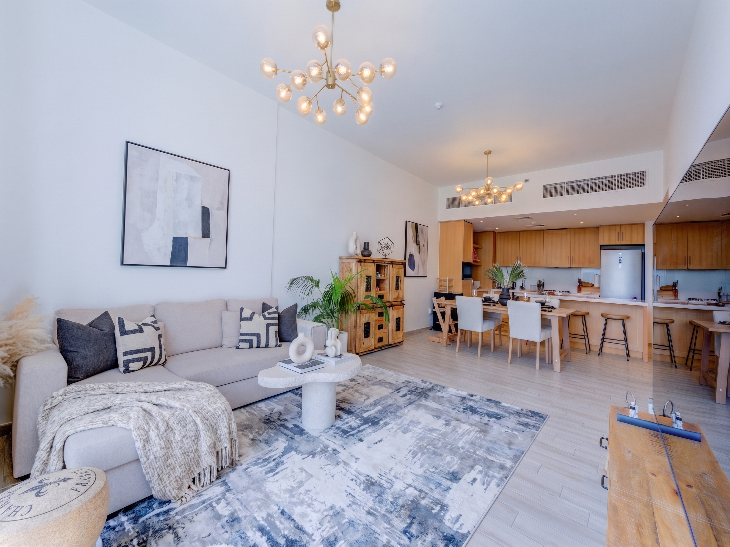 Ellington | Bright Unit | Upgraded | Vacant