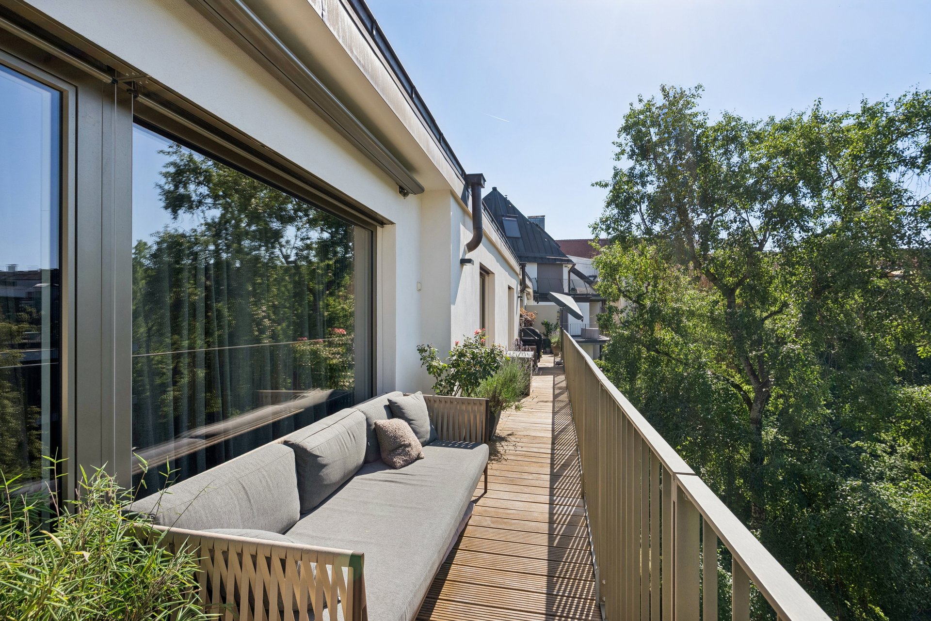 Exceptional duplex above the rooftops of historic Bogenhausen