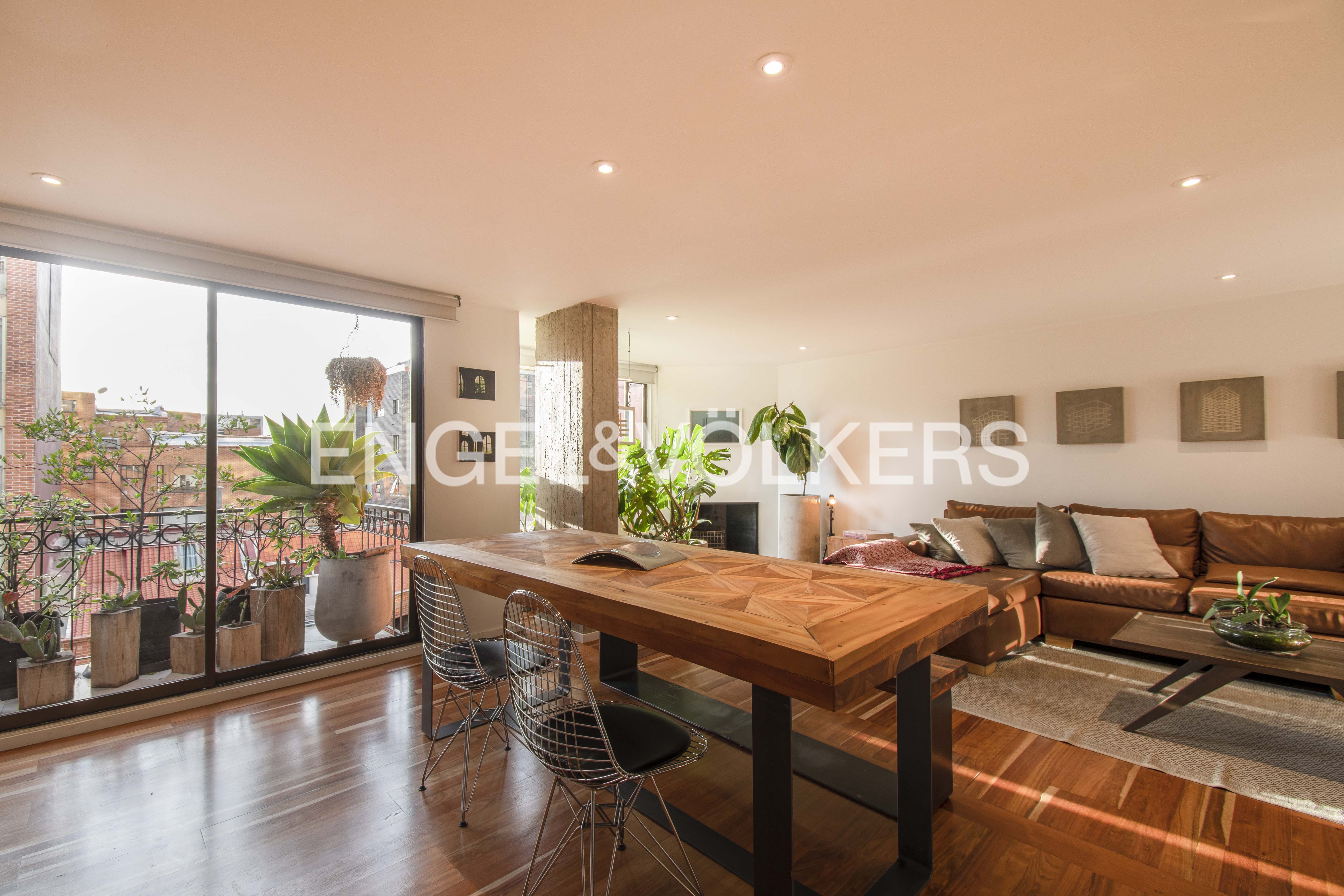 Apartamento amoblado con balcón para arriendo en Rosales