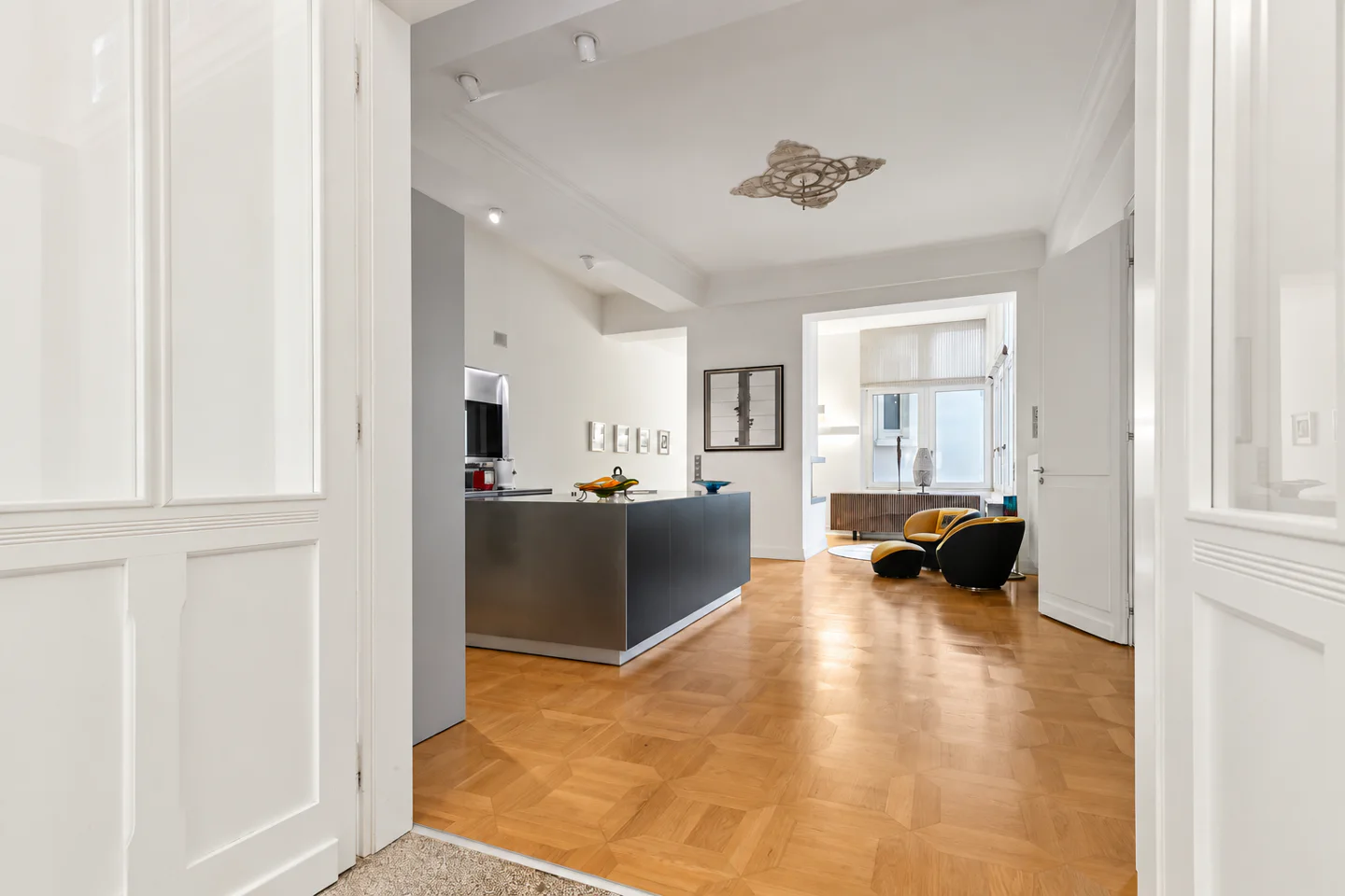 Luxuriöses Wohnen am Schlosspark – Design, Eleganz und private Wellnessoase - Photo 1