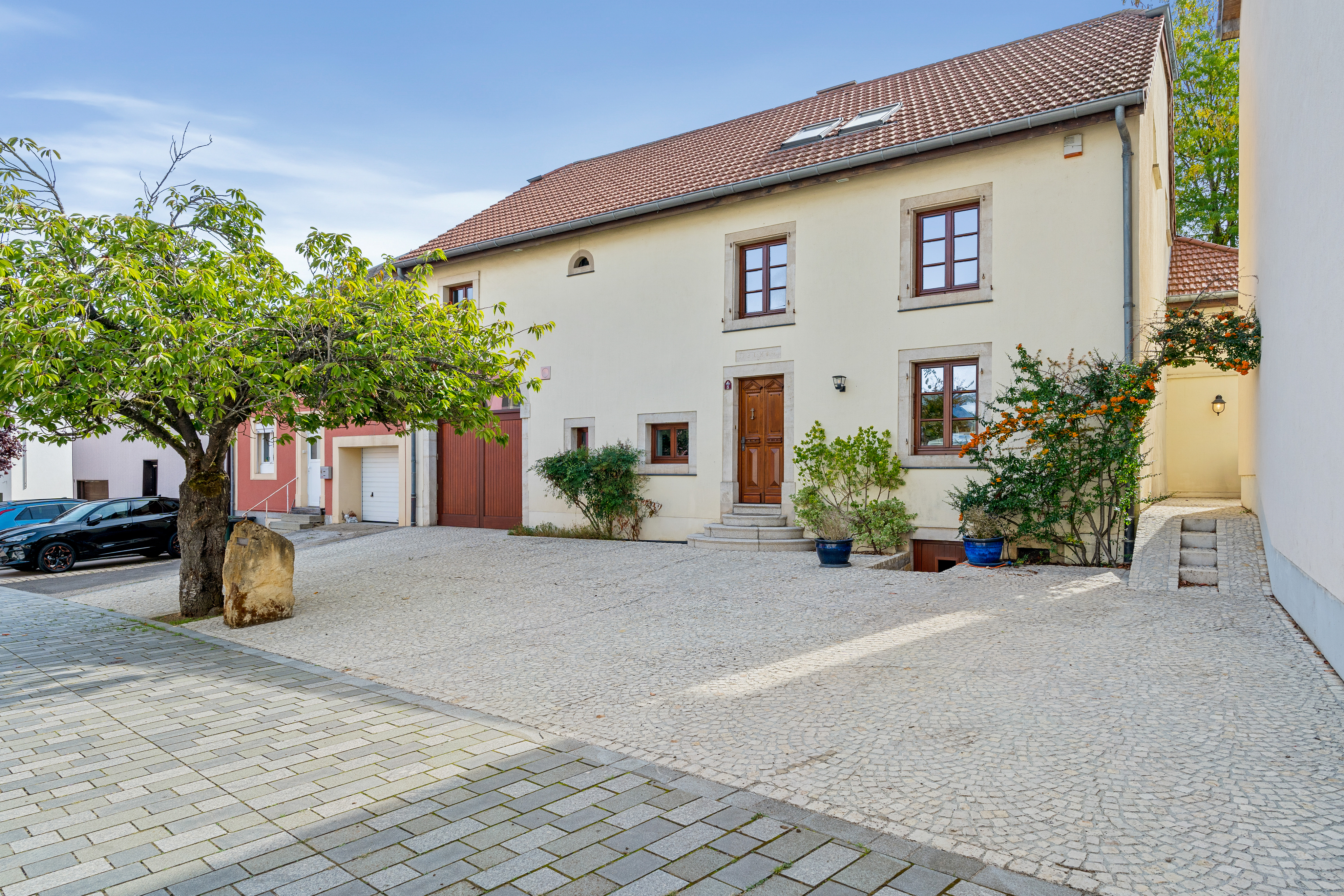 Historic character farmhouse with exceptional volumes and garden