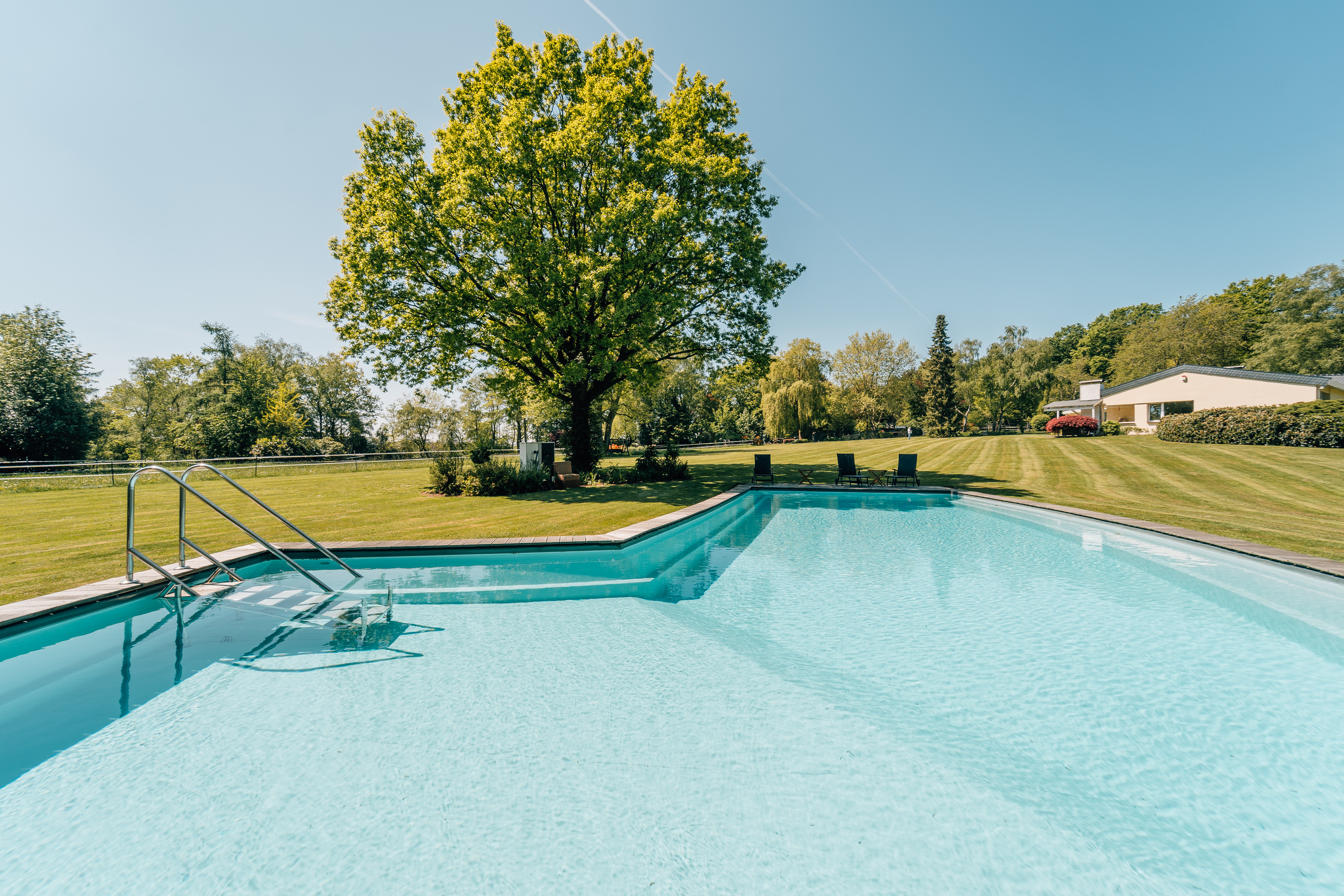 Exclusive mansion with private landscape next to Cologne