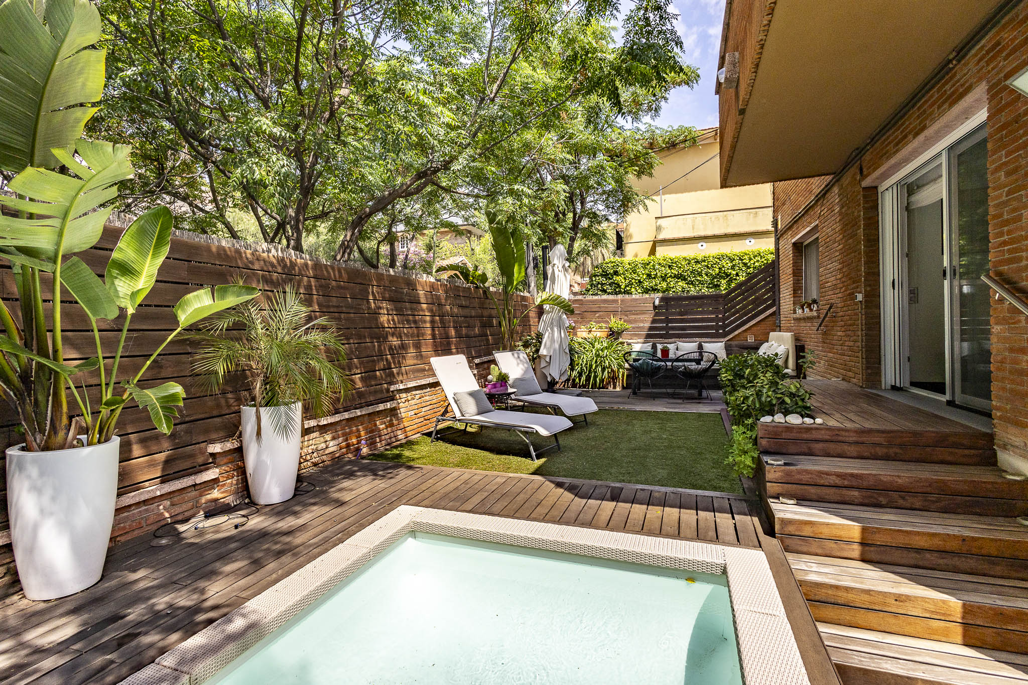 Espectacular planta baja con piscina privada en Finestrelles