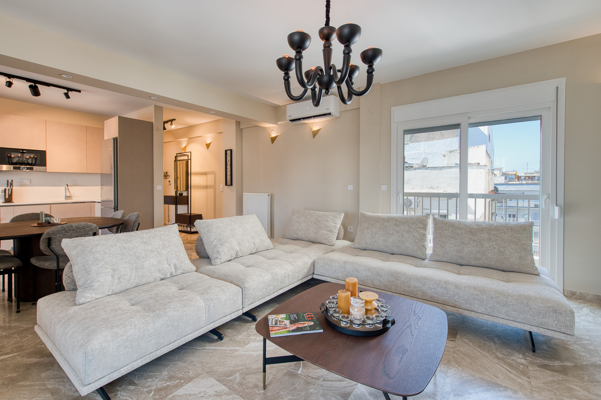Renovated 2-bedroom apartment with mountain view
