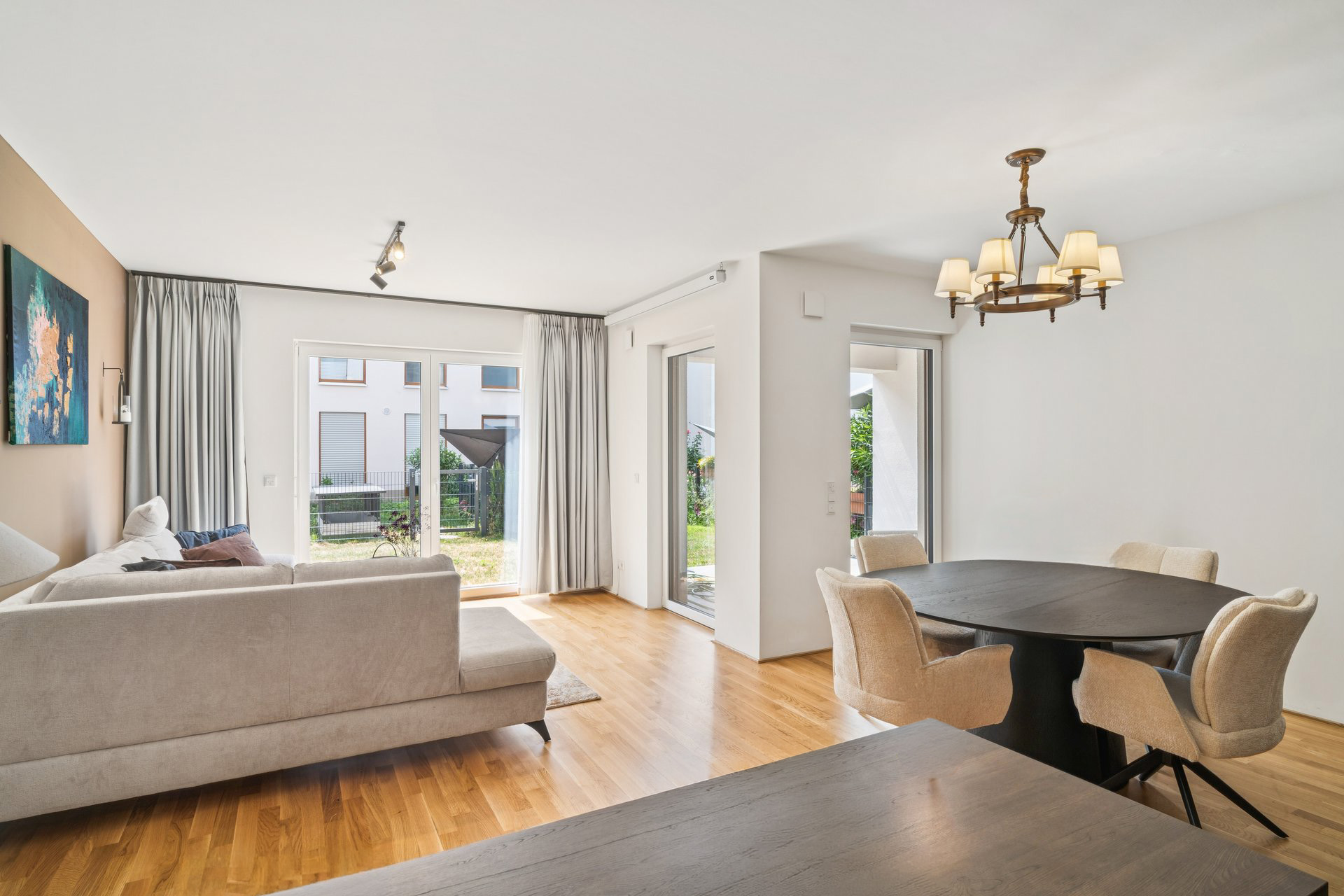 New build meets design – Exclusive condo with private garden