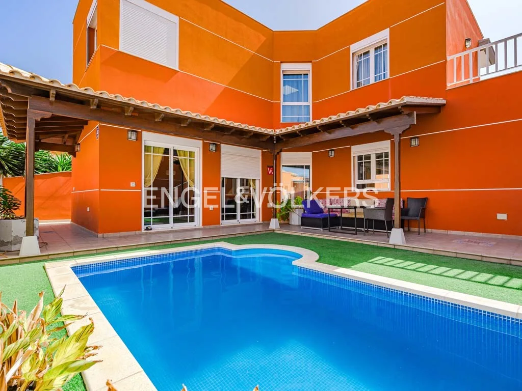 Villa with pool in Mesetas del Mar