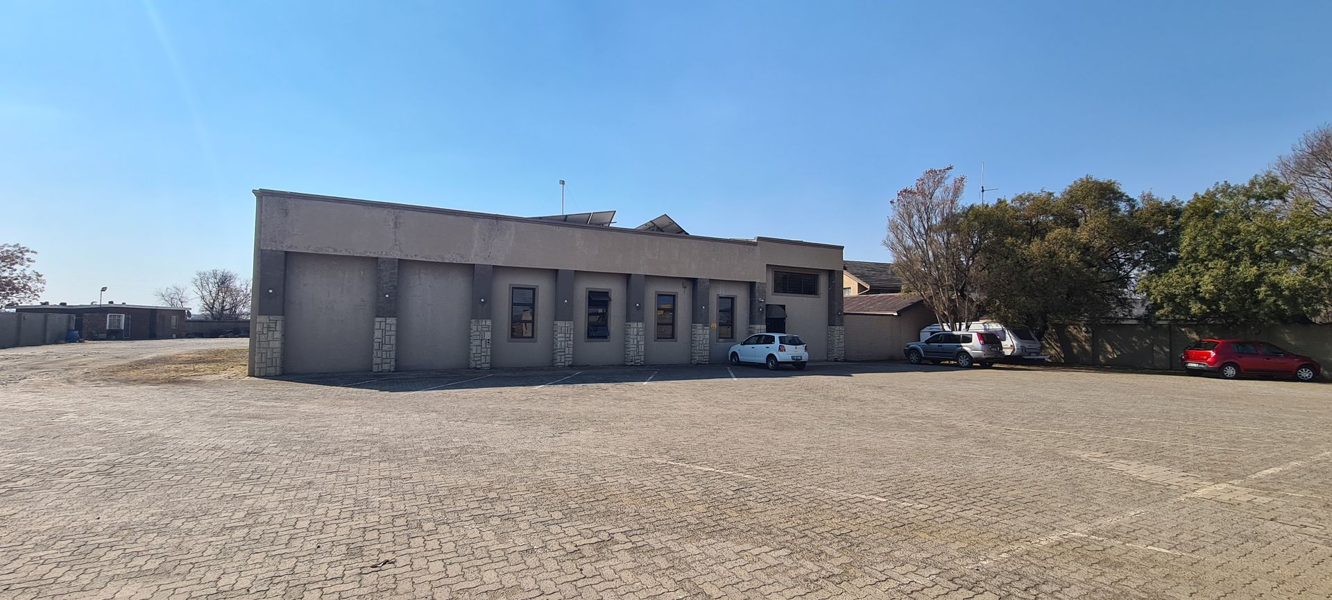 Spacious Commercial Property with Offices & Workshop – 350–450m²