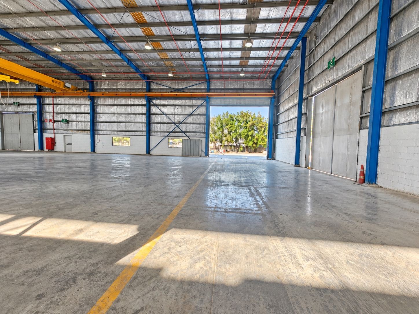 High-Clearance Warehouse | 100 kW Power