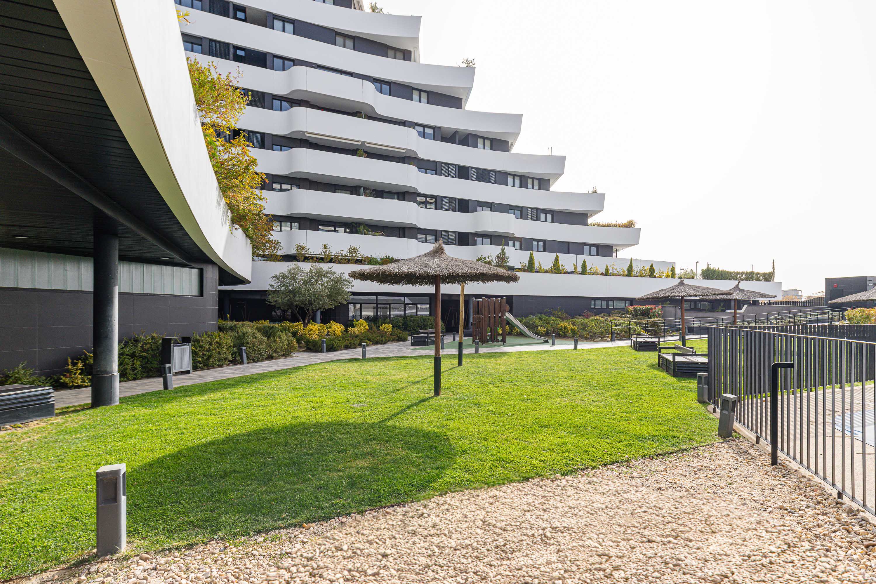Magnificent 4-bed flat in prime area