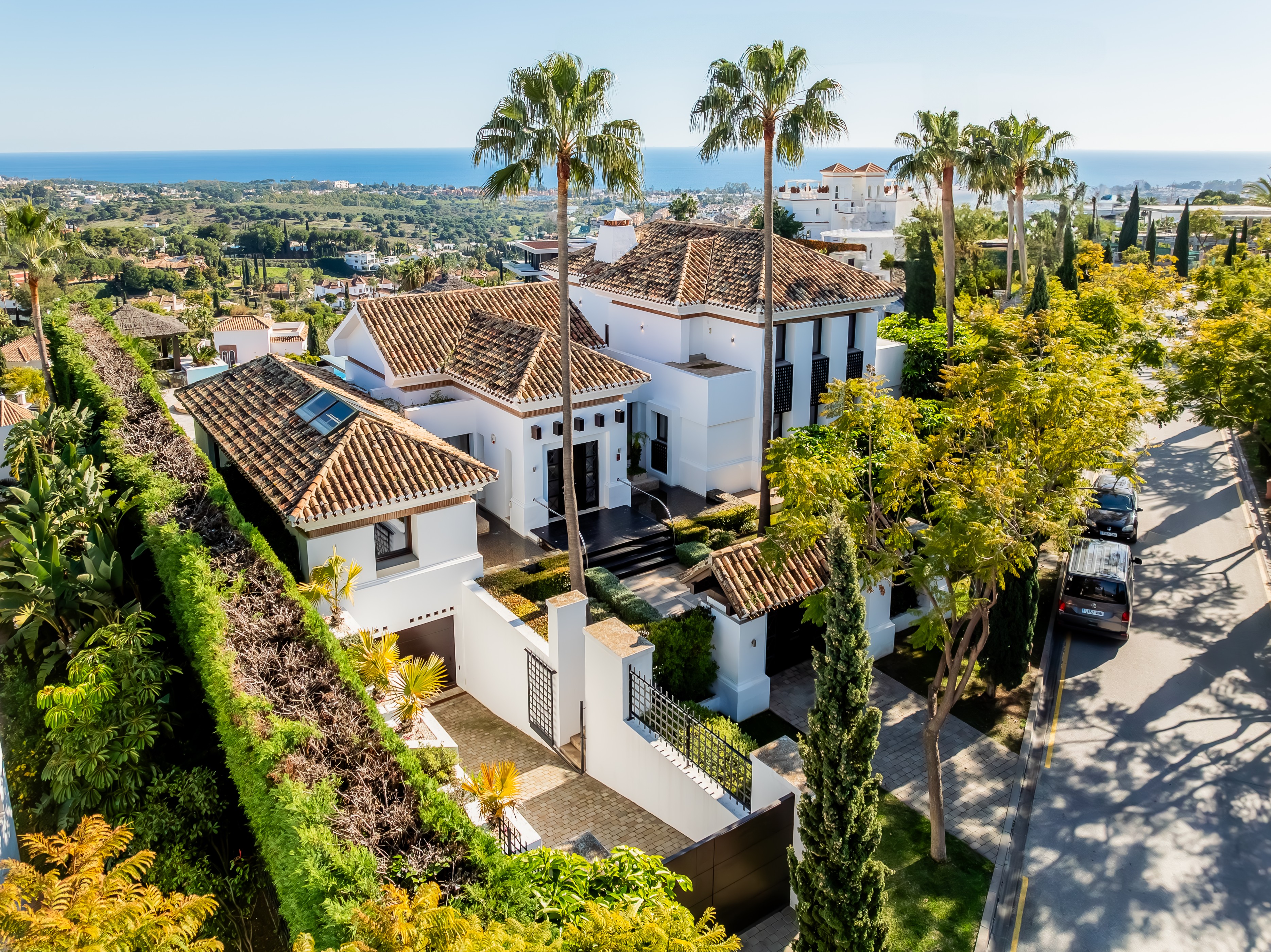 Contemporary Villa with Panoramic Views in Los Flamingos Golf