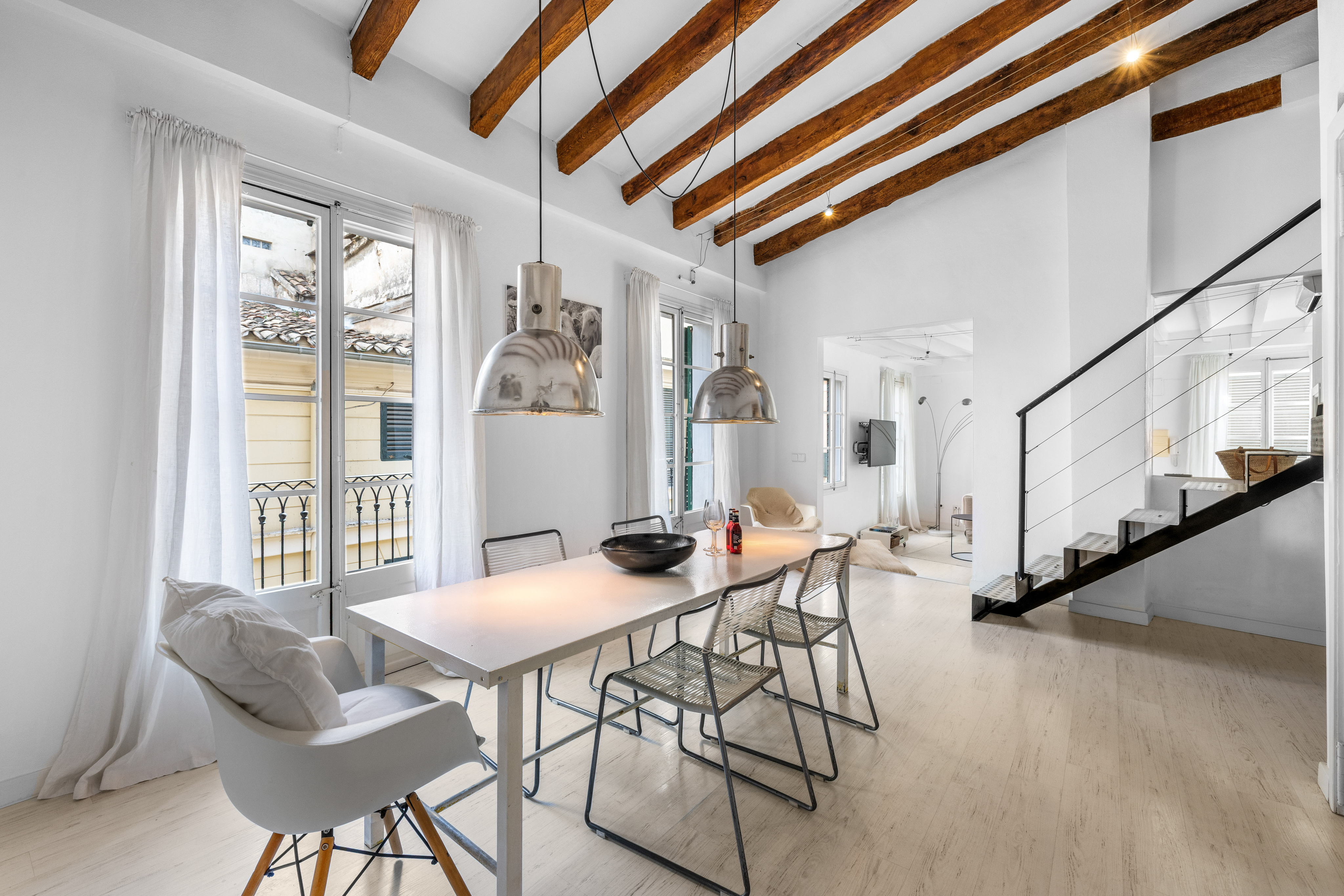 Bright duplex penthouse with balconies in La Lonja