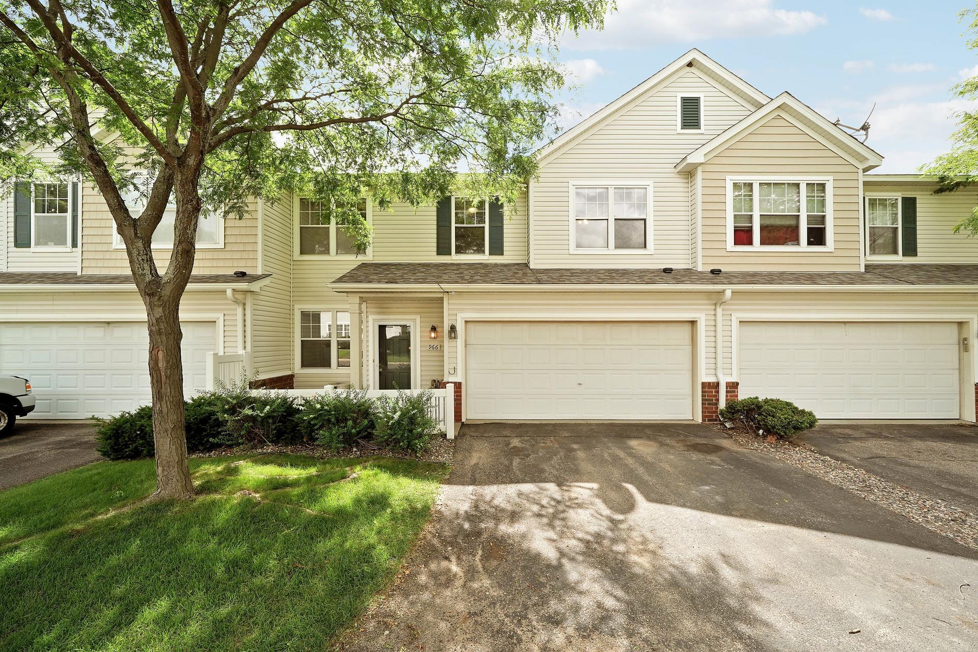 Freshly Remodeled Shakopee Townhome with Loft