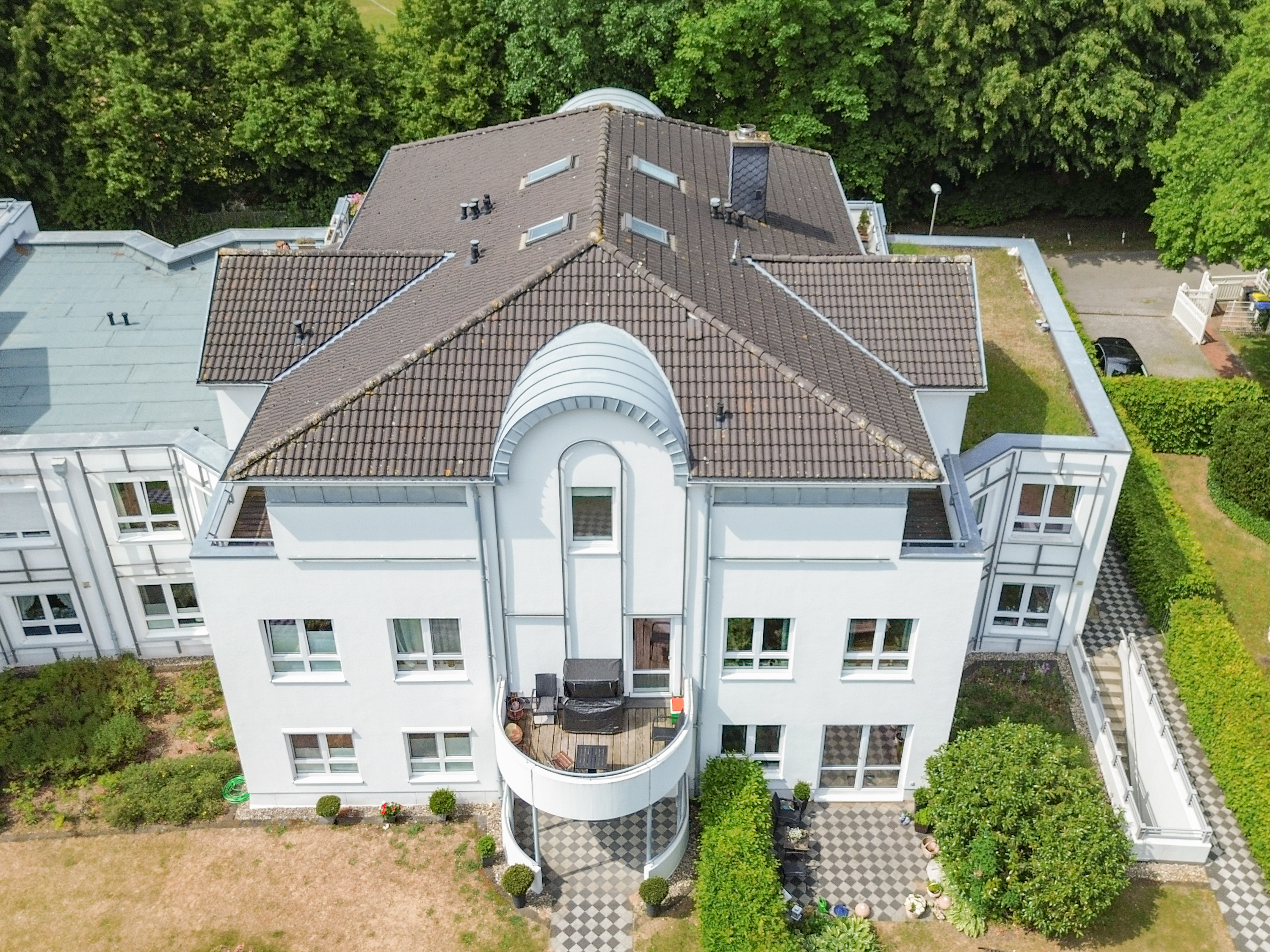 Großzügiges Penthouse in begehrter Wohnlage mit Privataufzug und zwei Tiefgaragenstellplätzen