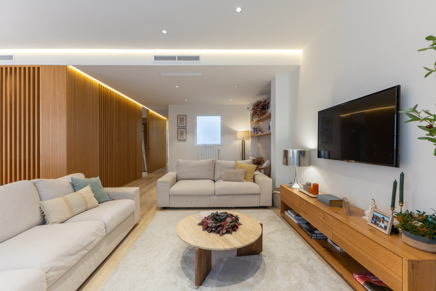 Exclusive designer residence: modern layout, key-ready