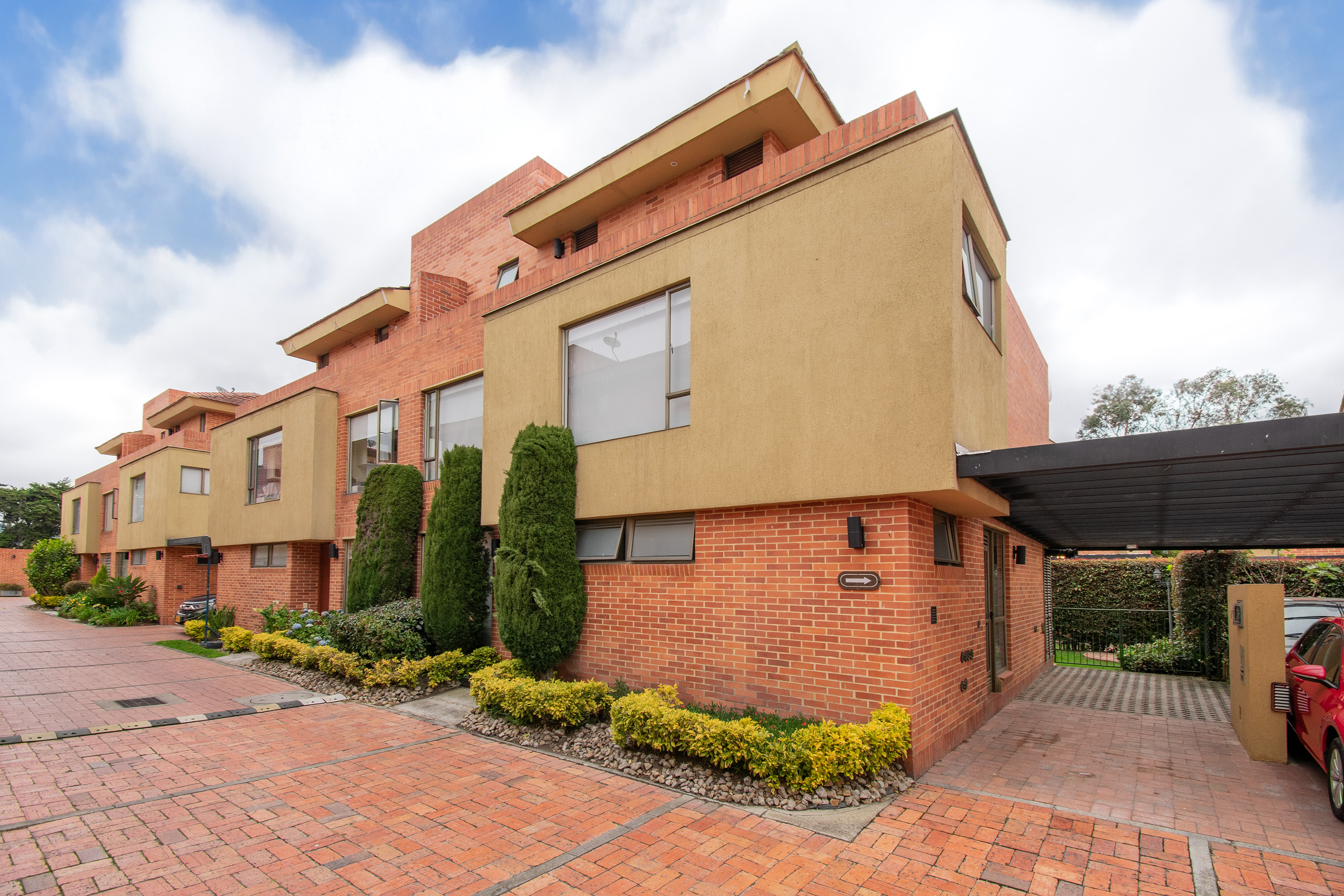 Casa para venta con pérgola en Arrayanes, Bogotá