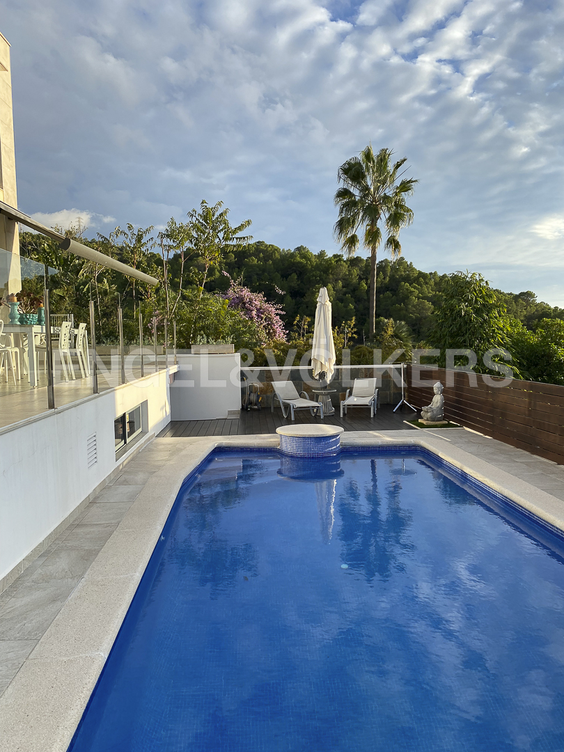 Magnificent house with unobstructed views.