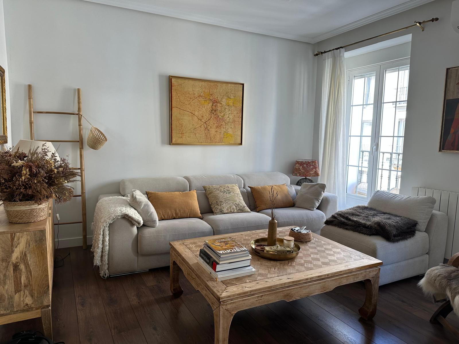 Light, views and design: Spectacular second floor in Justicia Prime