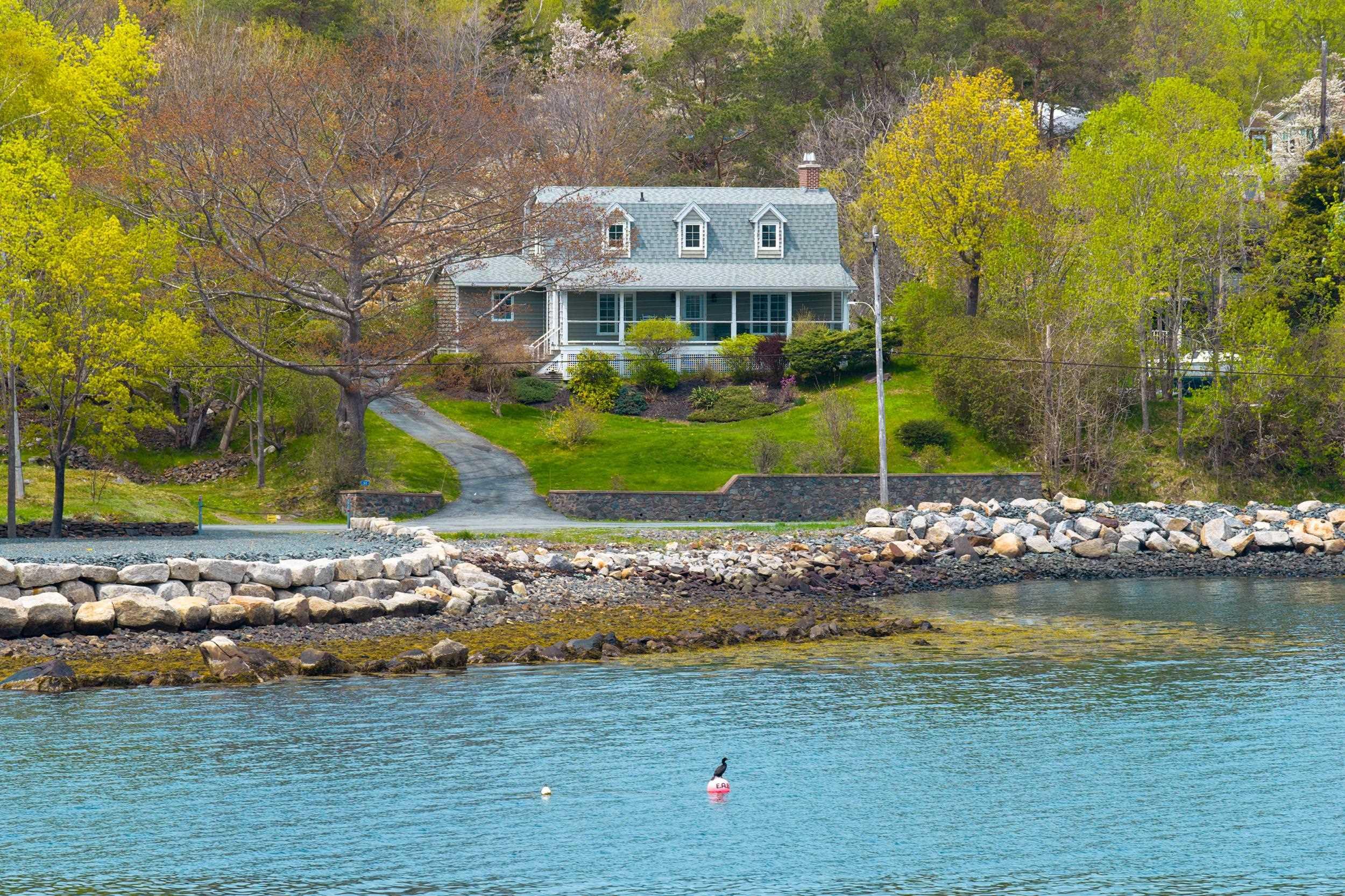 Luxurious Oceanfront Oasis in Purcells Cove