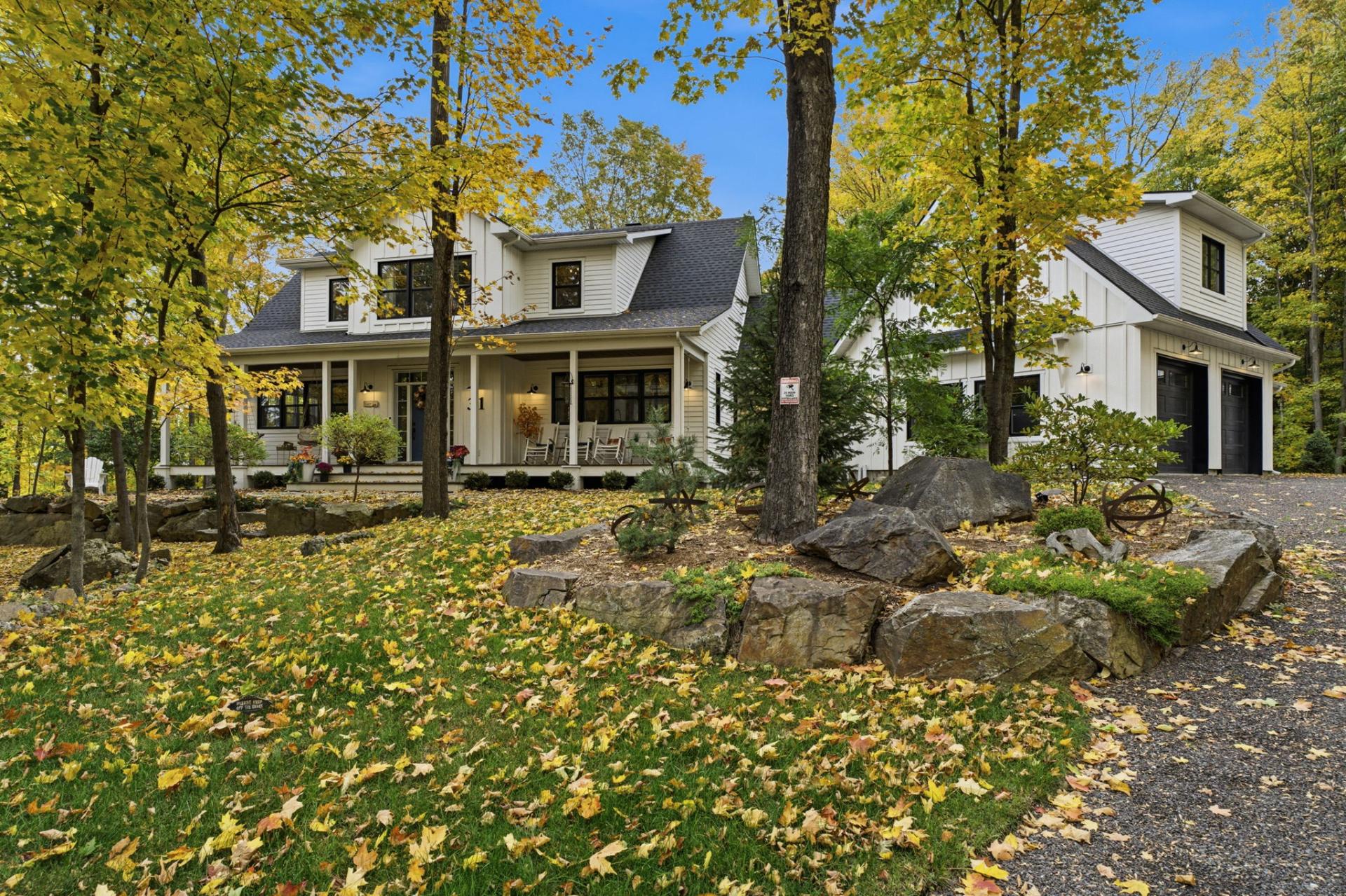 Modern Farmhouse-style property