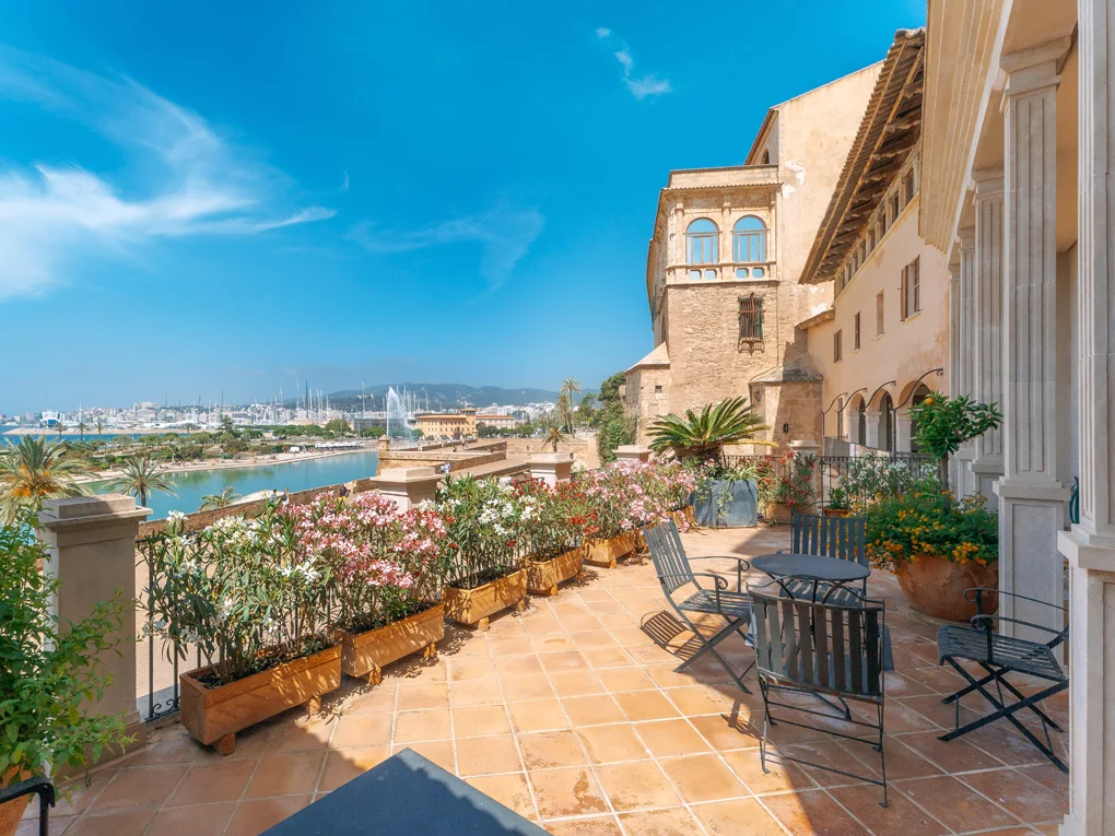 Belle Etage with sea view terrace and parking in the Old Town of Palma de Mallorca