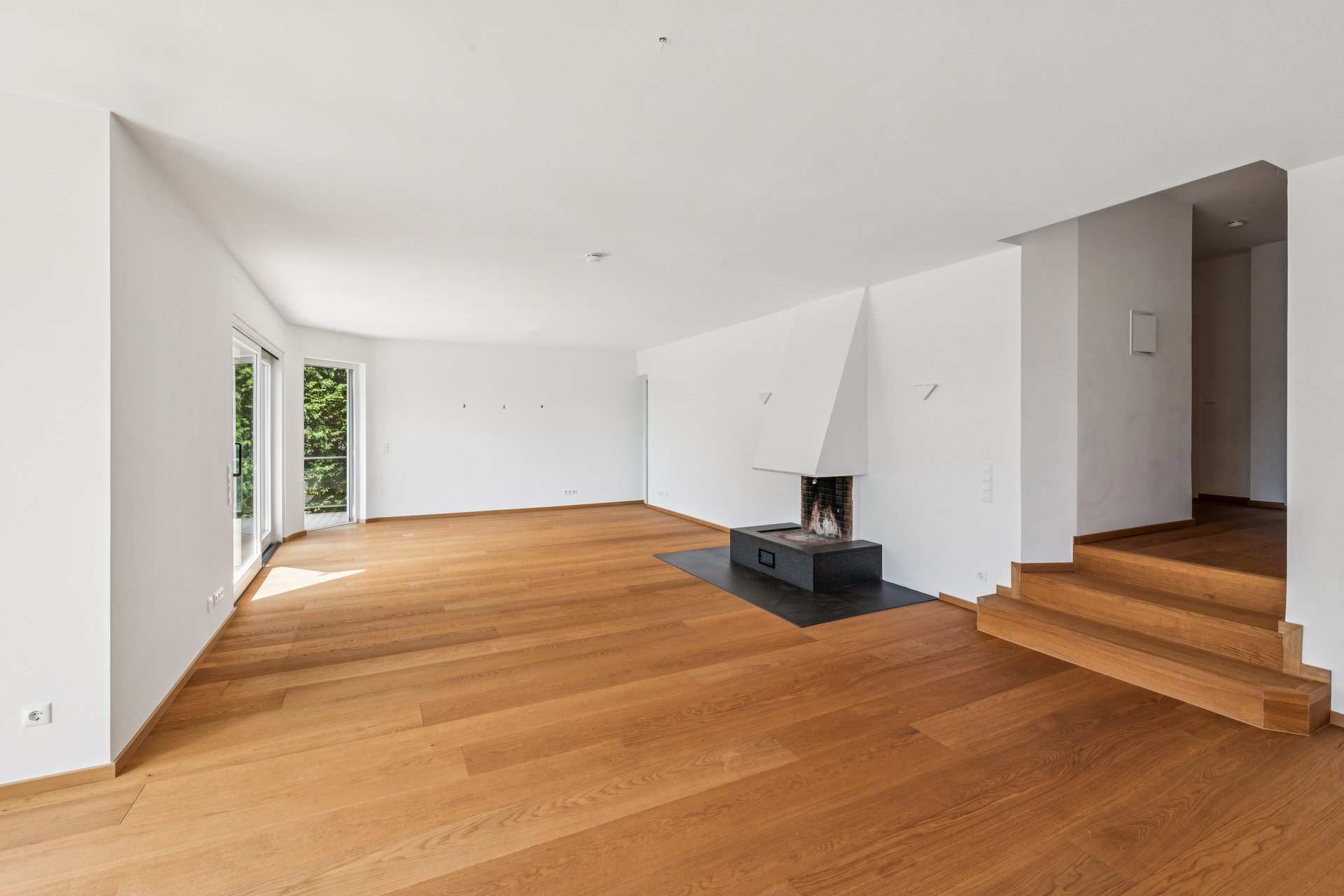Exklusive 4-Zimmer-Wohnung mit zwei Balkonen, Kamin und Waldblick in bester Lage von Kronberg