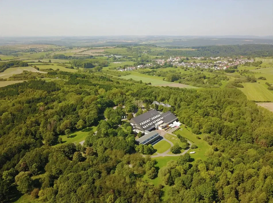Investition in grüner Alleinlage - Hotel in landschaftlicher Höhenlage bei Saarlouis!!