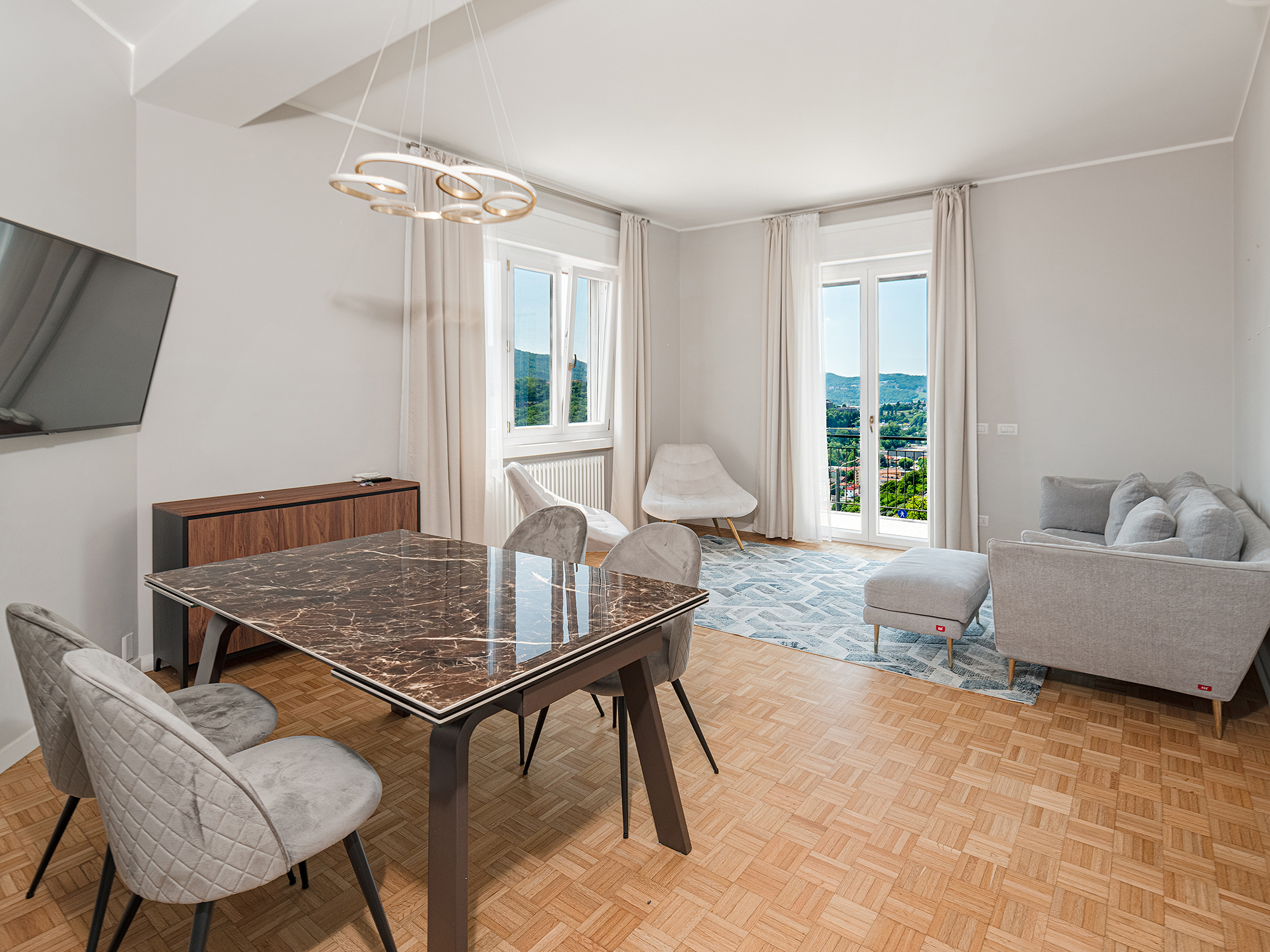 Spacious, refurbished apartment in Cernobbio