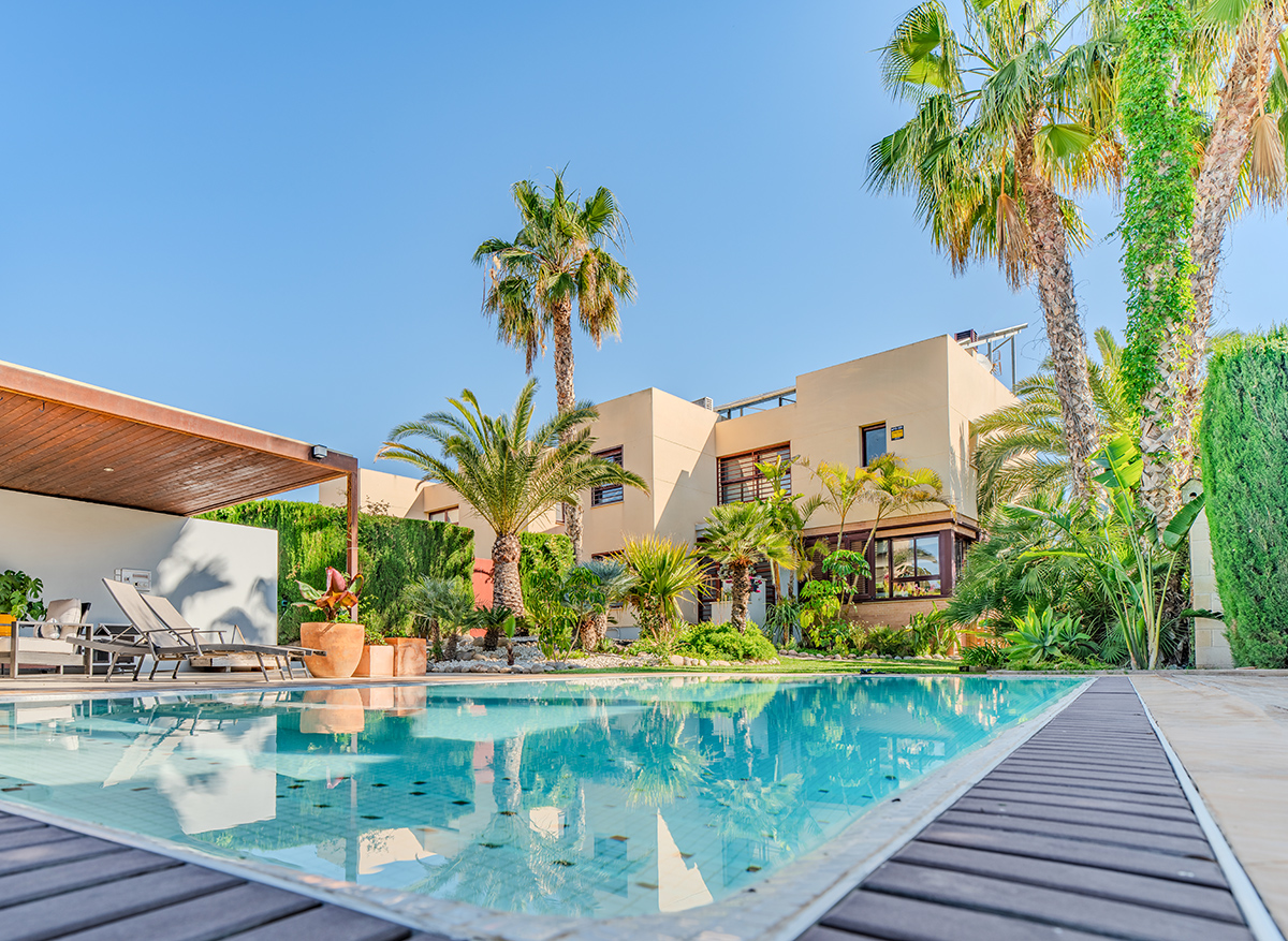 Modern, Family-Friendly Beauty with Complete Privacy