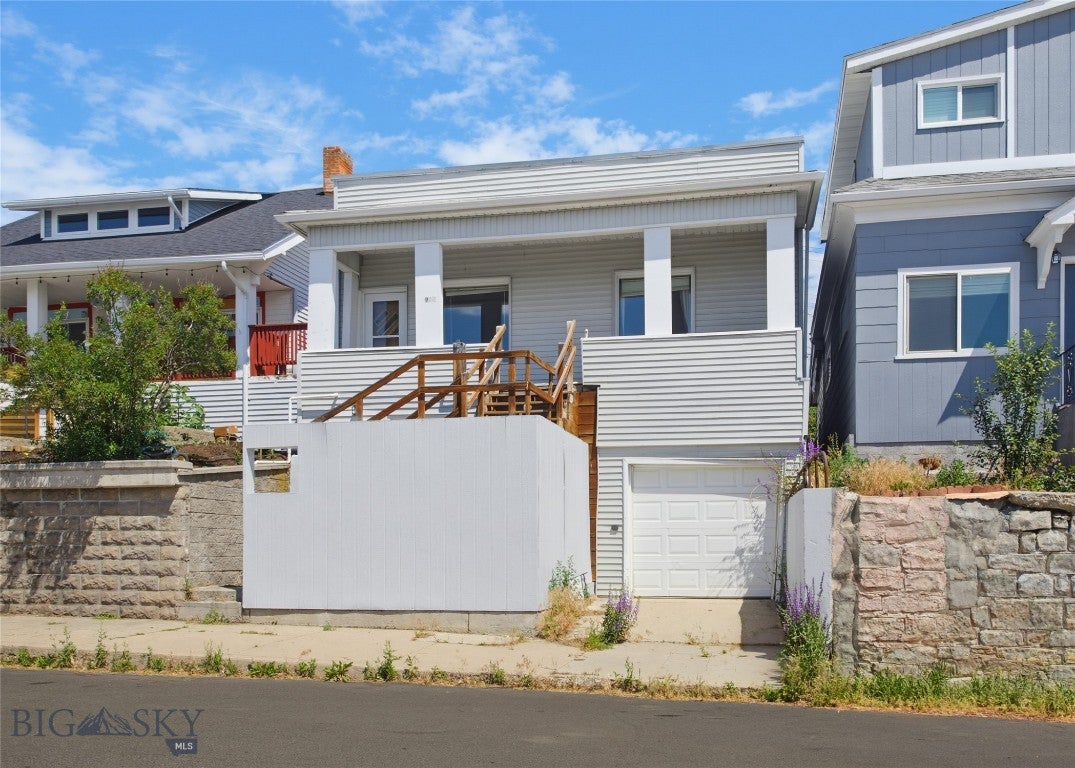Prime Uptown Duplex Investment Opportunity!