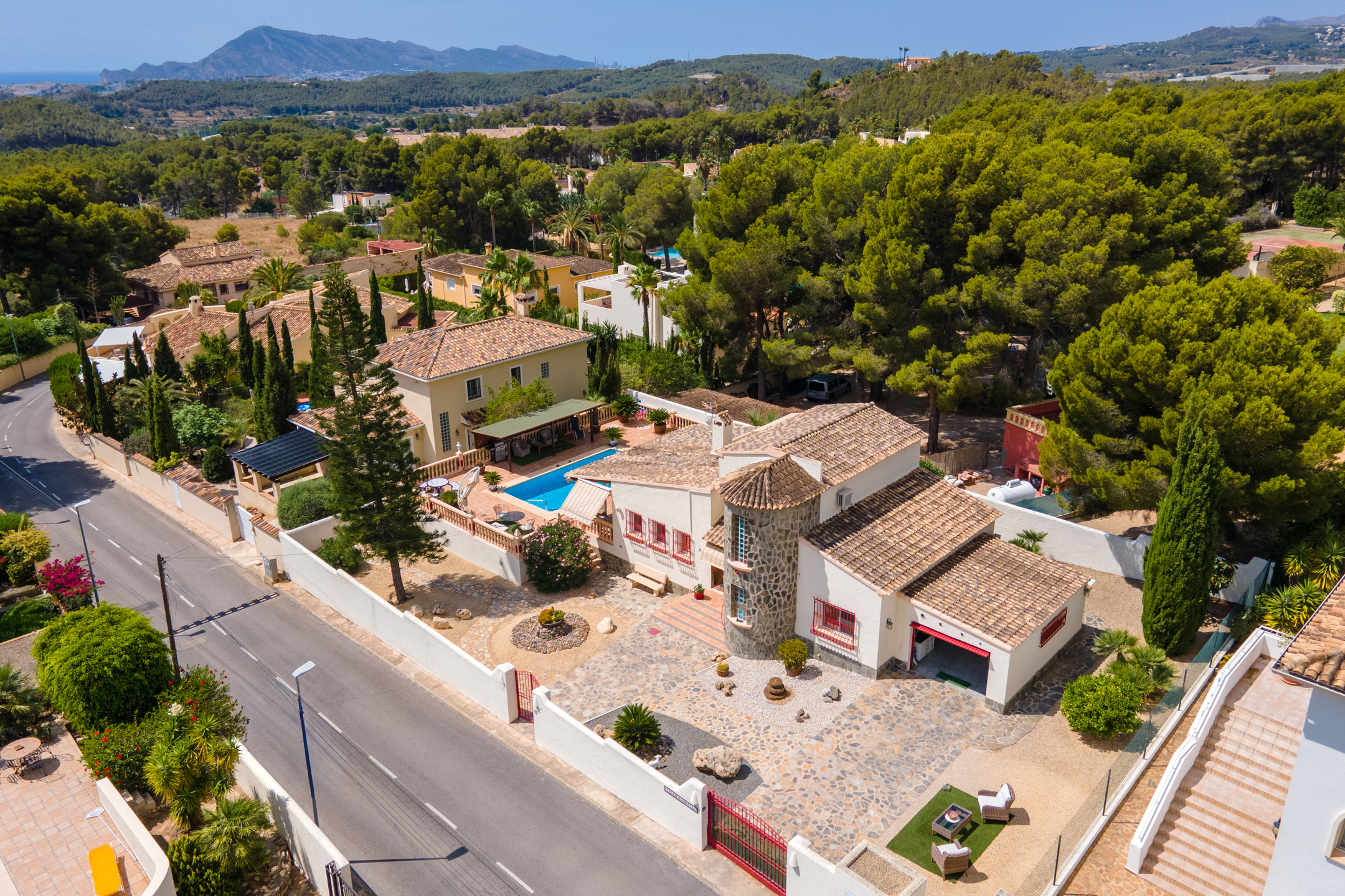 Peaceful Villa with Sea & Mountain Views