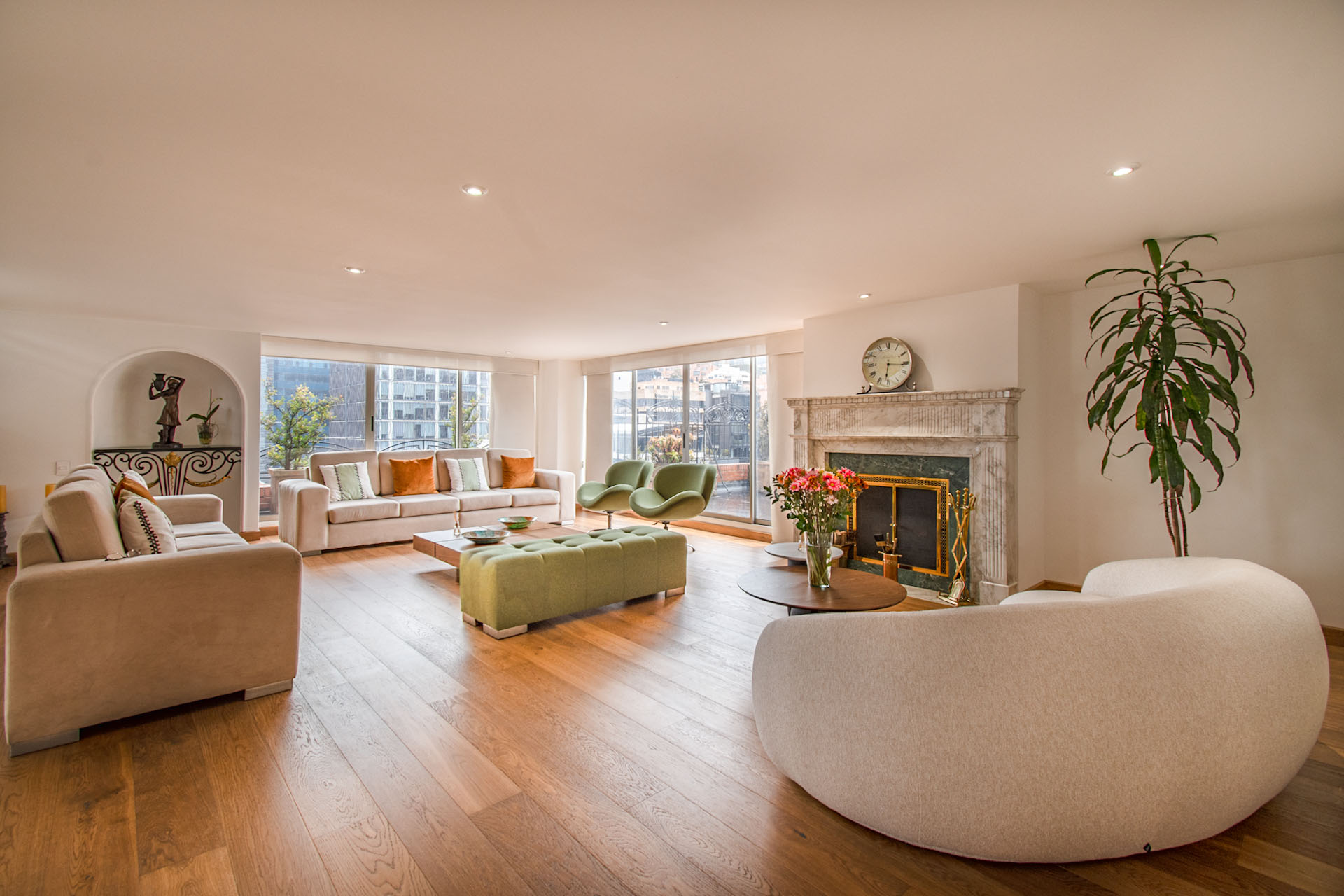 Penthouse con terrazas remodelado para venta en El Nogal