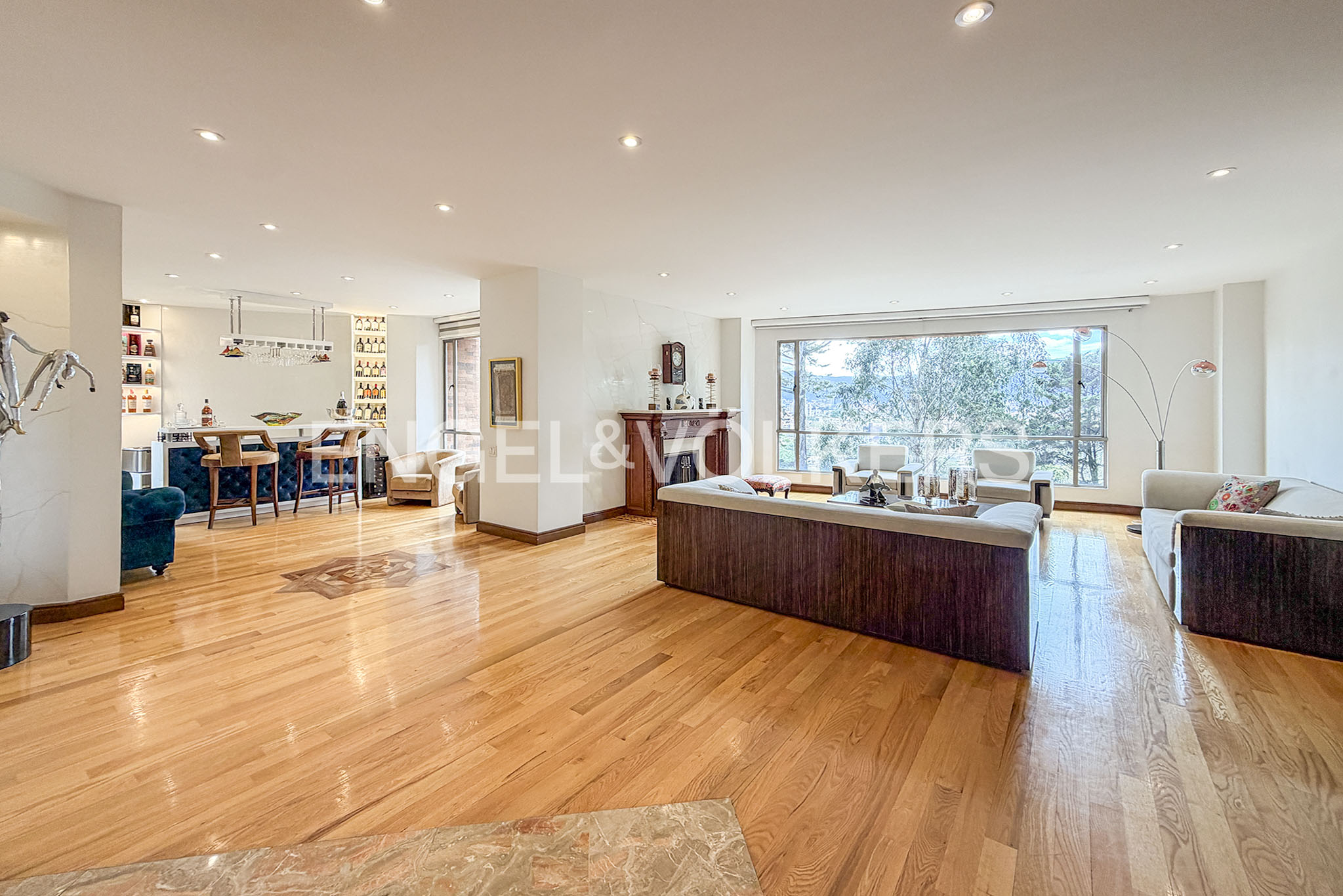Exclusivo apartamento con balcón para venta en Cerros de Niza