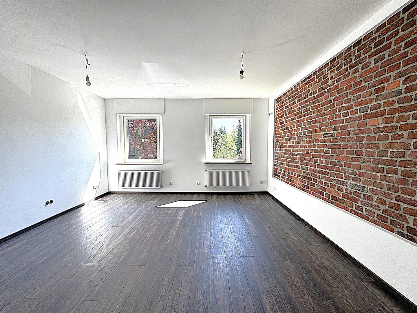 Erstbezug nach Kernsanierung – Stilvolle Maisonettewohnung mit Dachterrasse und Panoramablick - Photo 1