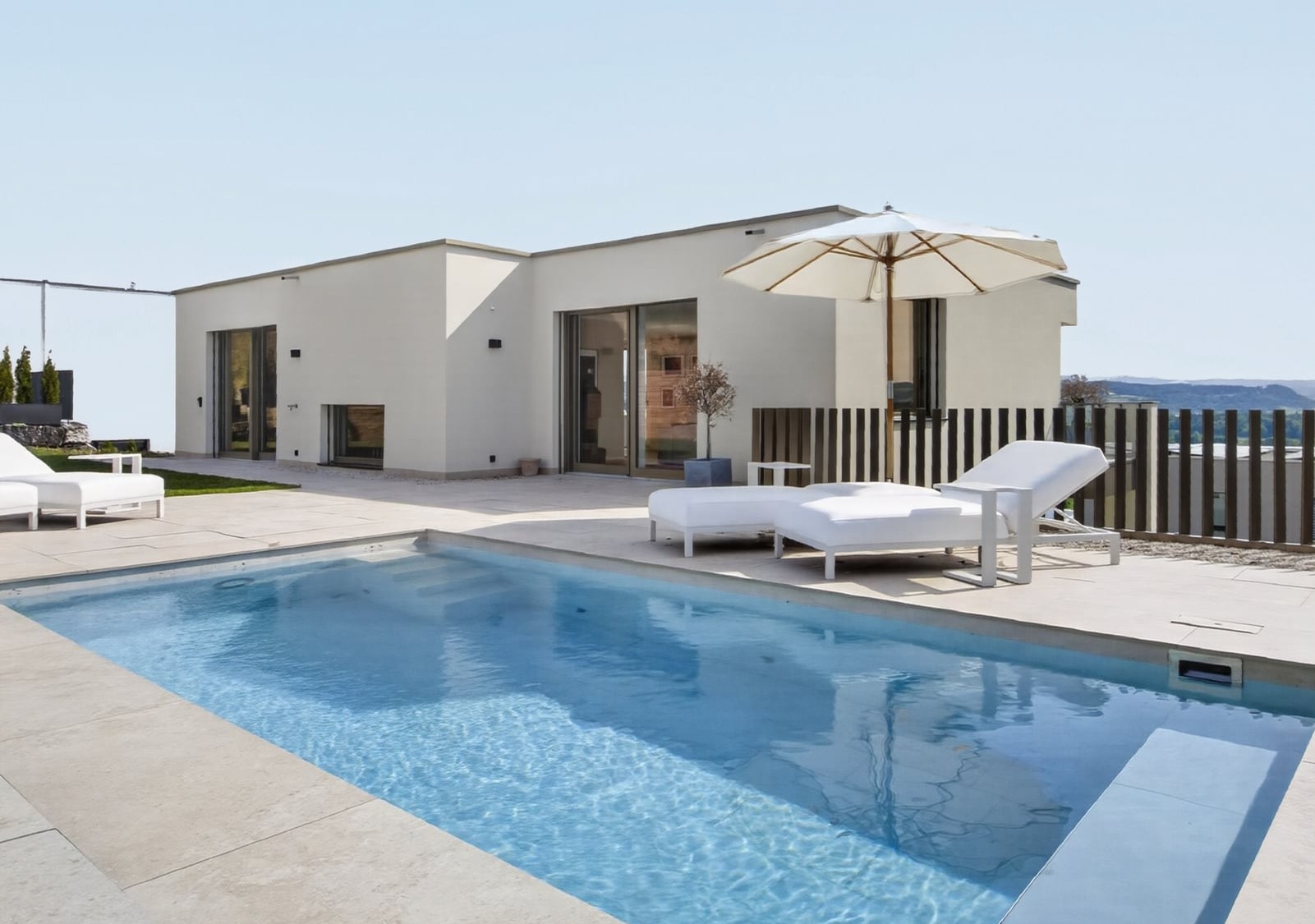 Neubau-Villa mit Pool und Panorama – Raum für Familie & Lebensqualität