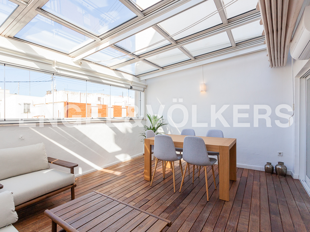 Sunny penthouse with a terrace for short term
