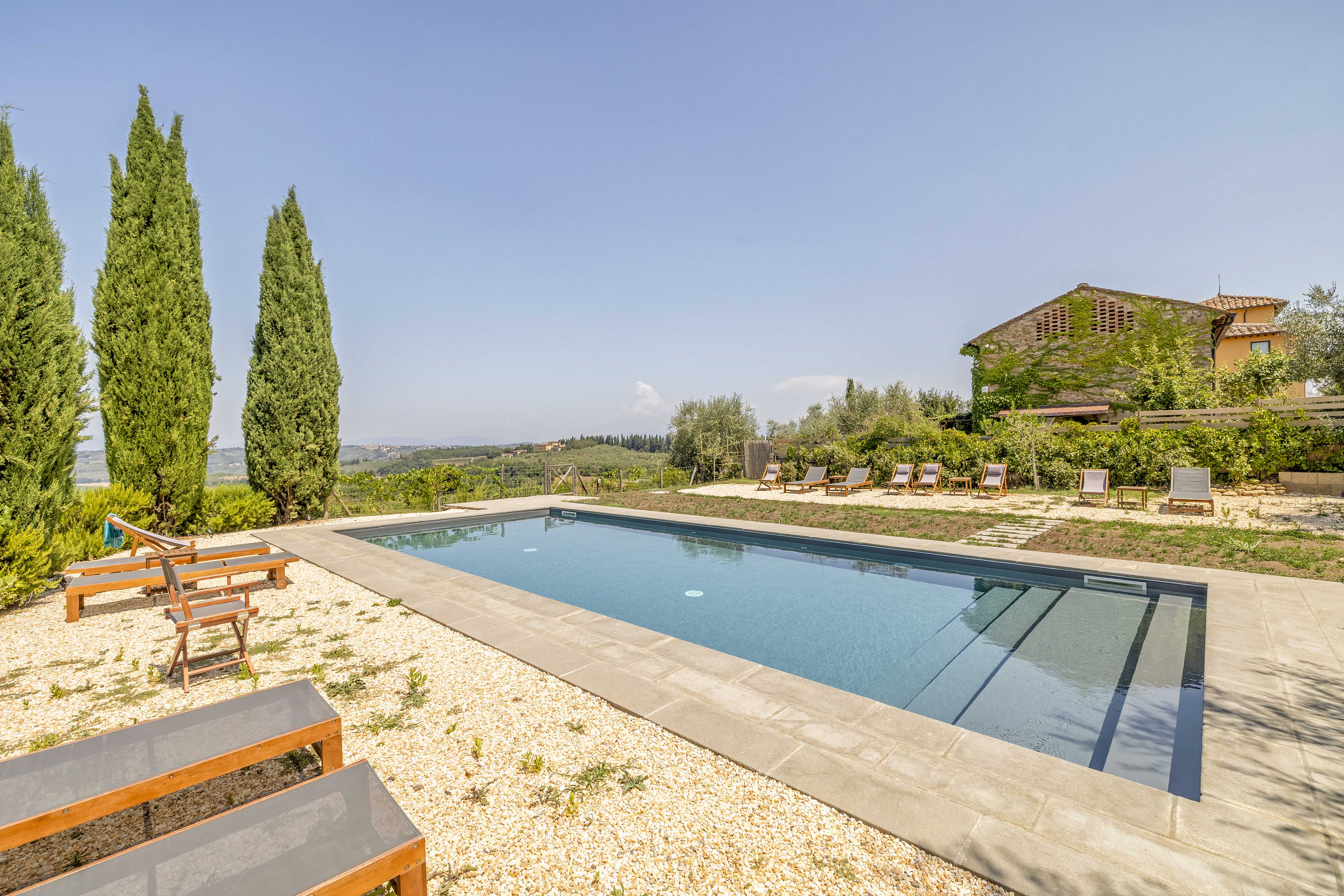 Charming Farmhouse Apartment with Panoramic Garden in San Casciano Val di Pesa