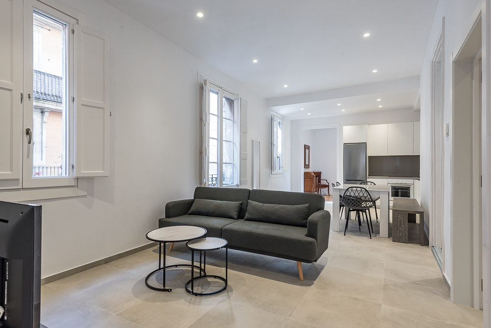 Spacious 3 bedroom flat near Ciutadela