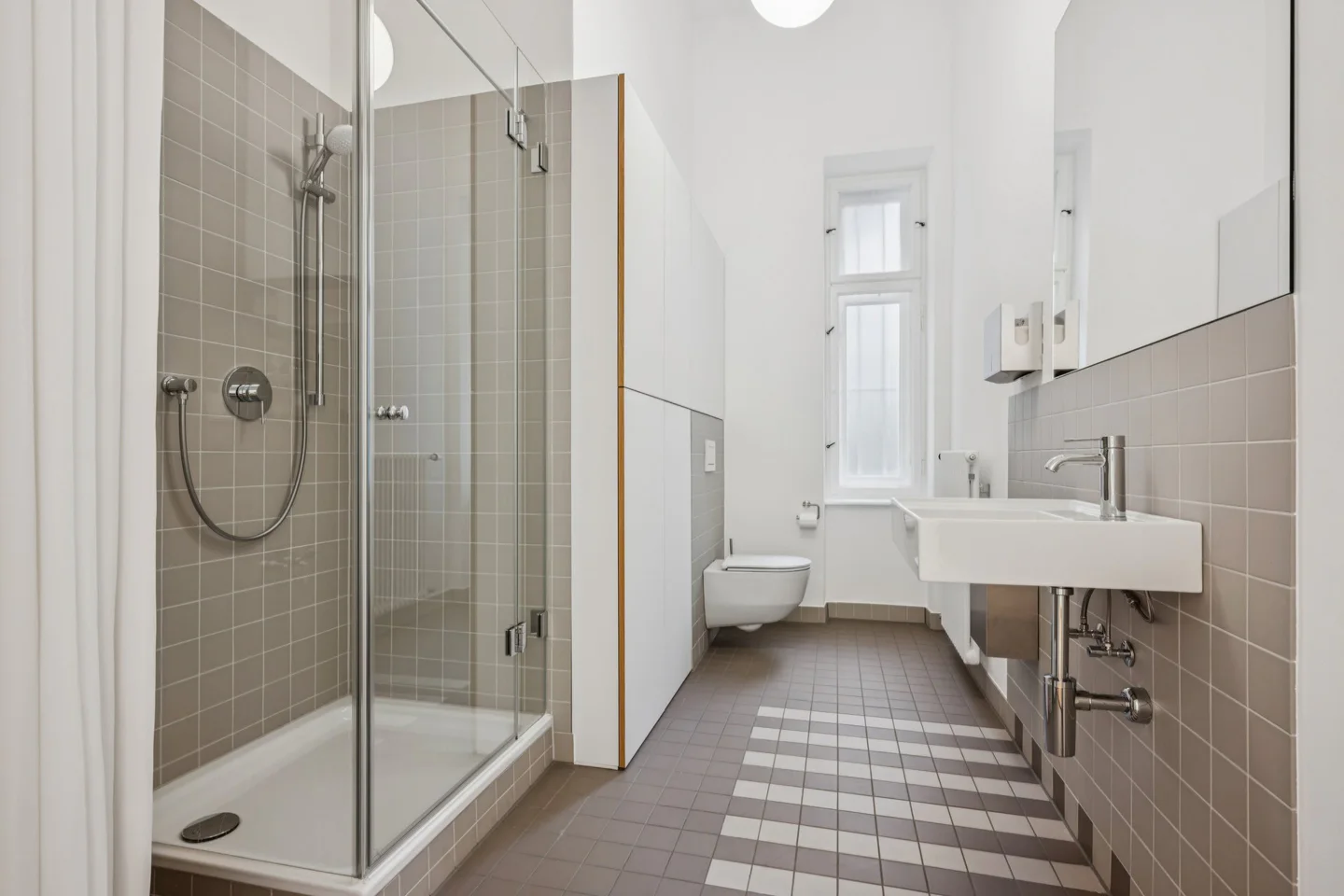Repräsentative Altbau-Bürofläche mit Balkon in Bogenhausen - Foto 3