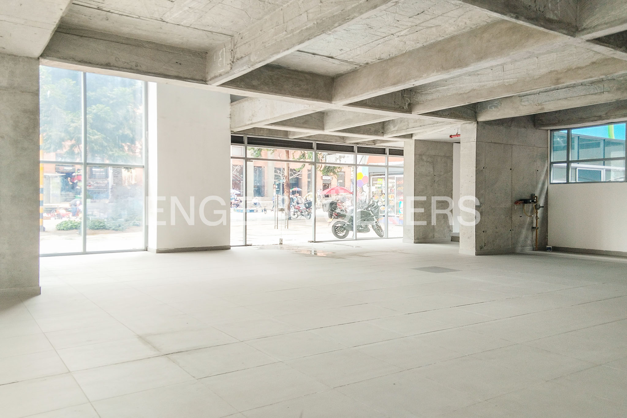 Local en venta de 363m2 en el Centro / Colpatria