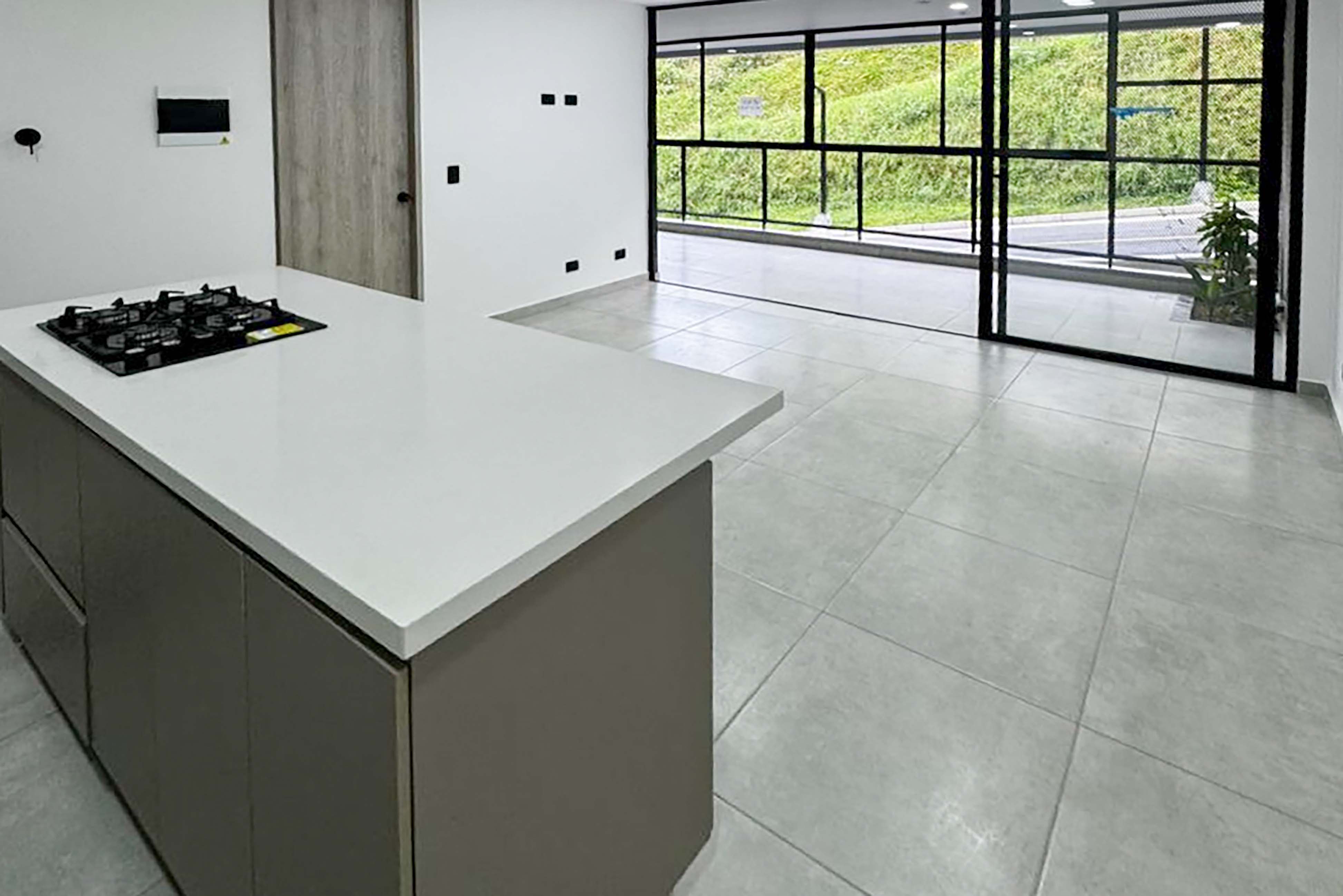 Apartamento con balcón para venta en La Loma del Escobero, Envigado