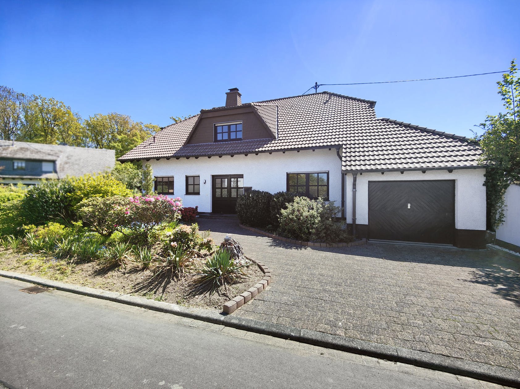 Großzügige Landhausvilla in bevorzugter Wohnlage