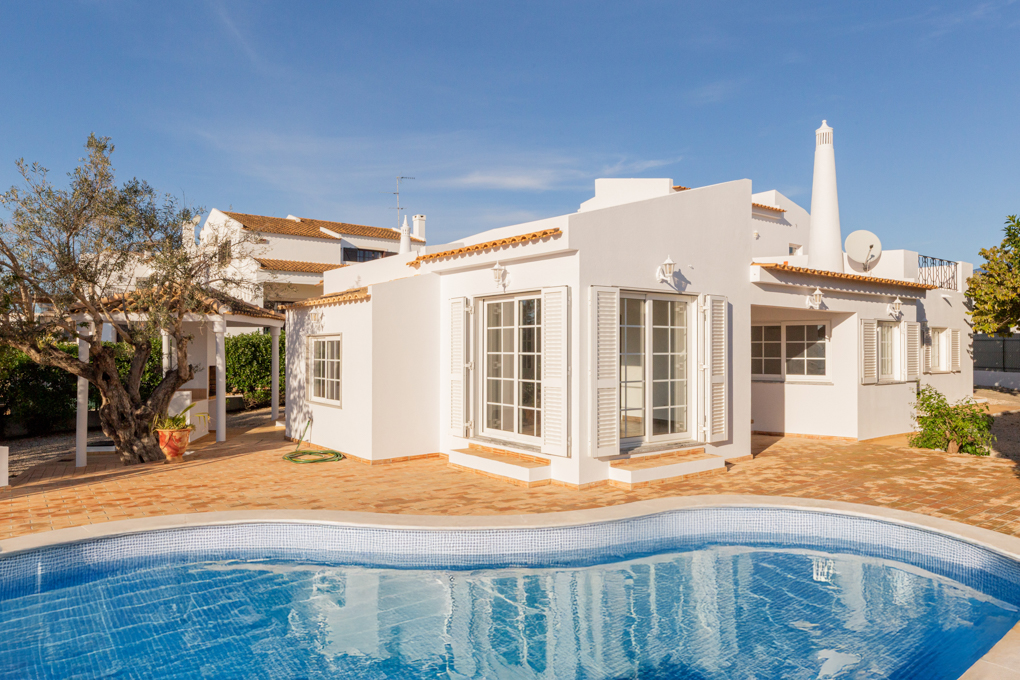 4-Bedroom Villa in Tavira with Pool and Sea Views