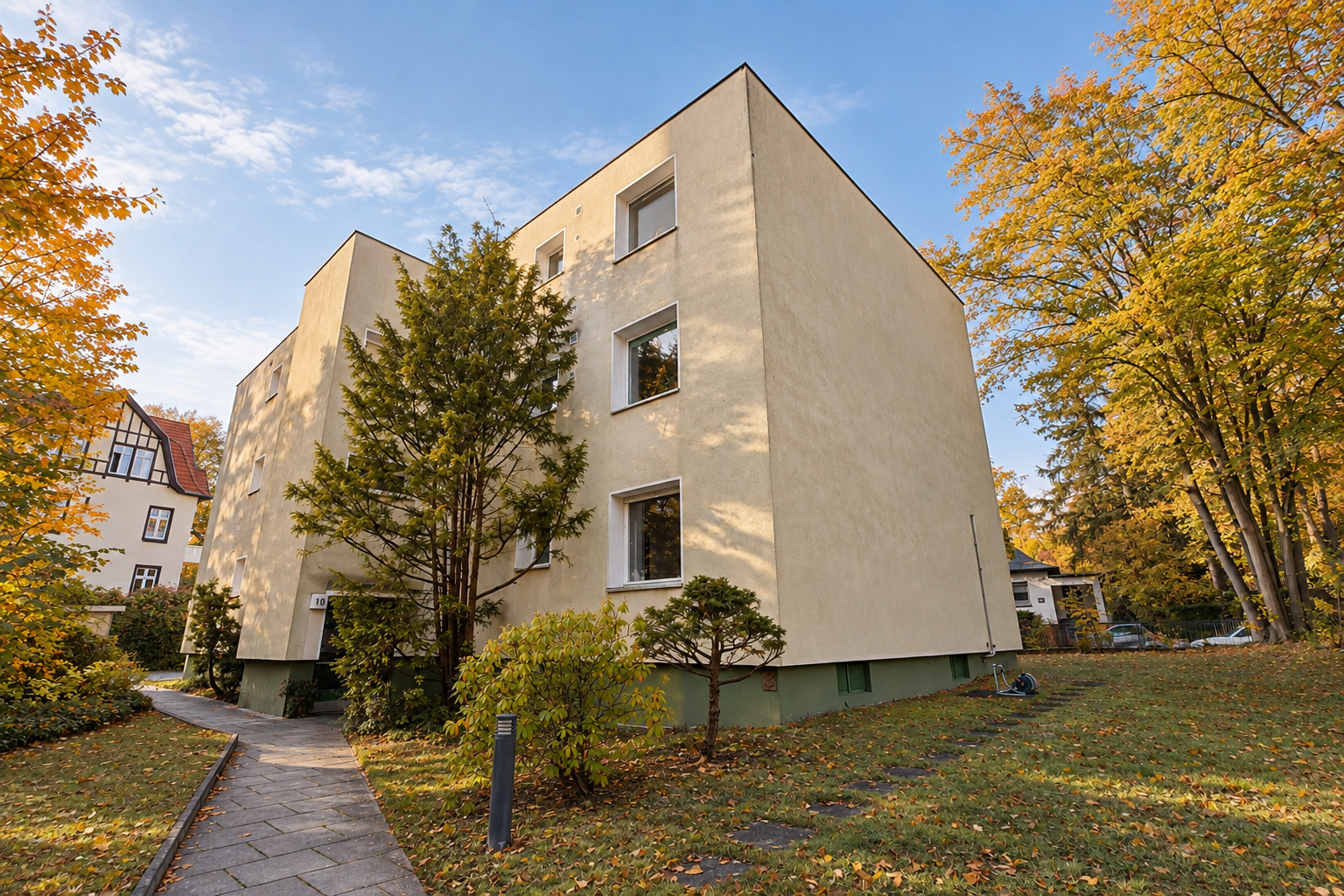 Gut geschnittene 3-Zimmer-Wohnung mit großem Südwest-Balkon in begehrter Dahlemer Wohnlage