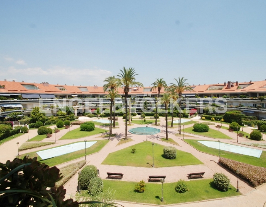 Àtic dúplex al Parc de Mar amb acabats selectes