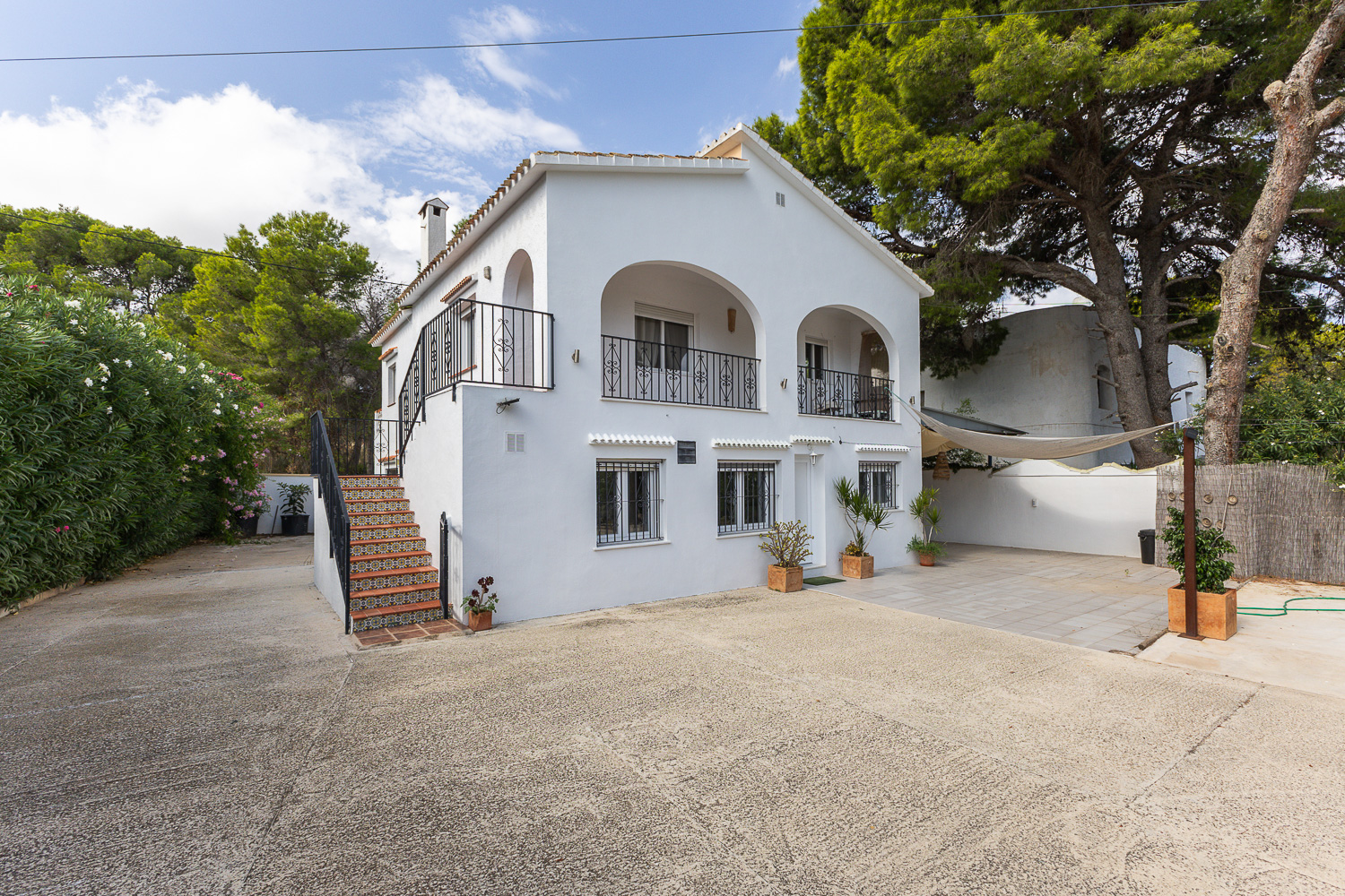 Exclusive villa with two independent dwellings
