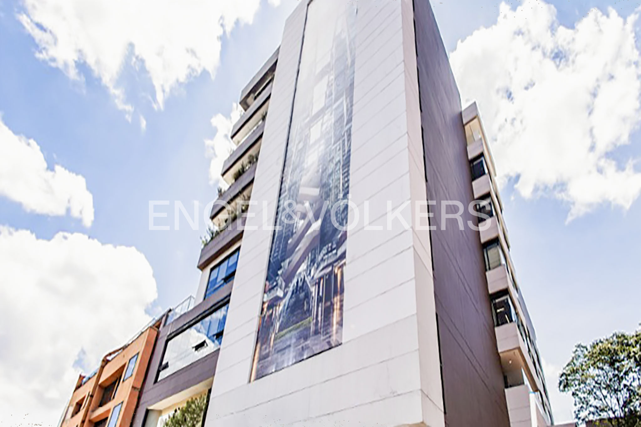 Arriendo oficina en la 77