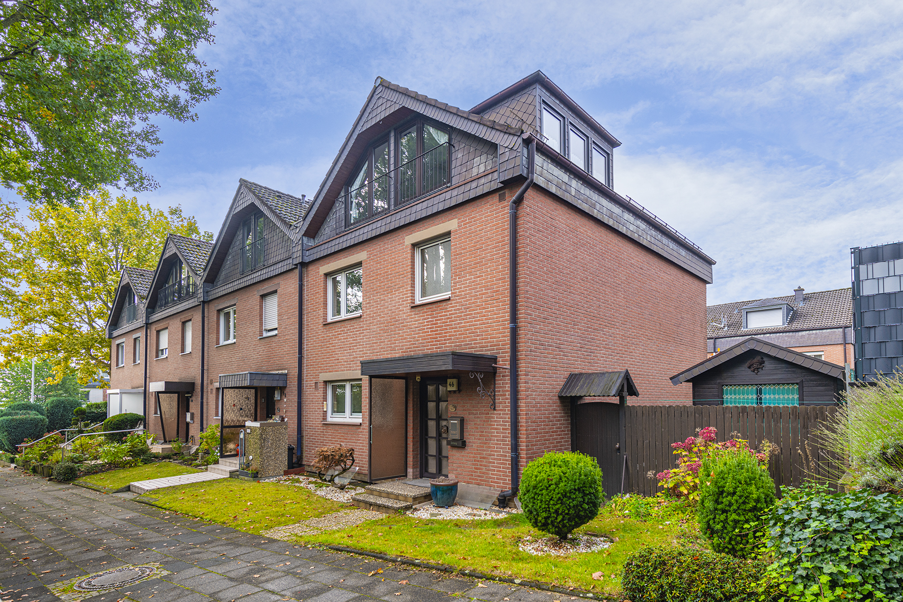 „Familienfreundliches Reiheneckhaus mit Garten und Garage – Ihr neues Zuhause zum Wohlfühlen“