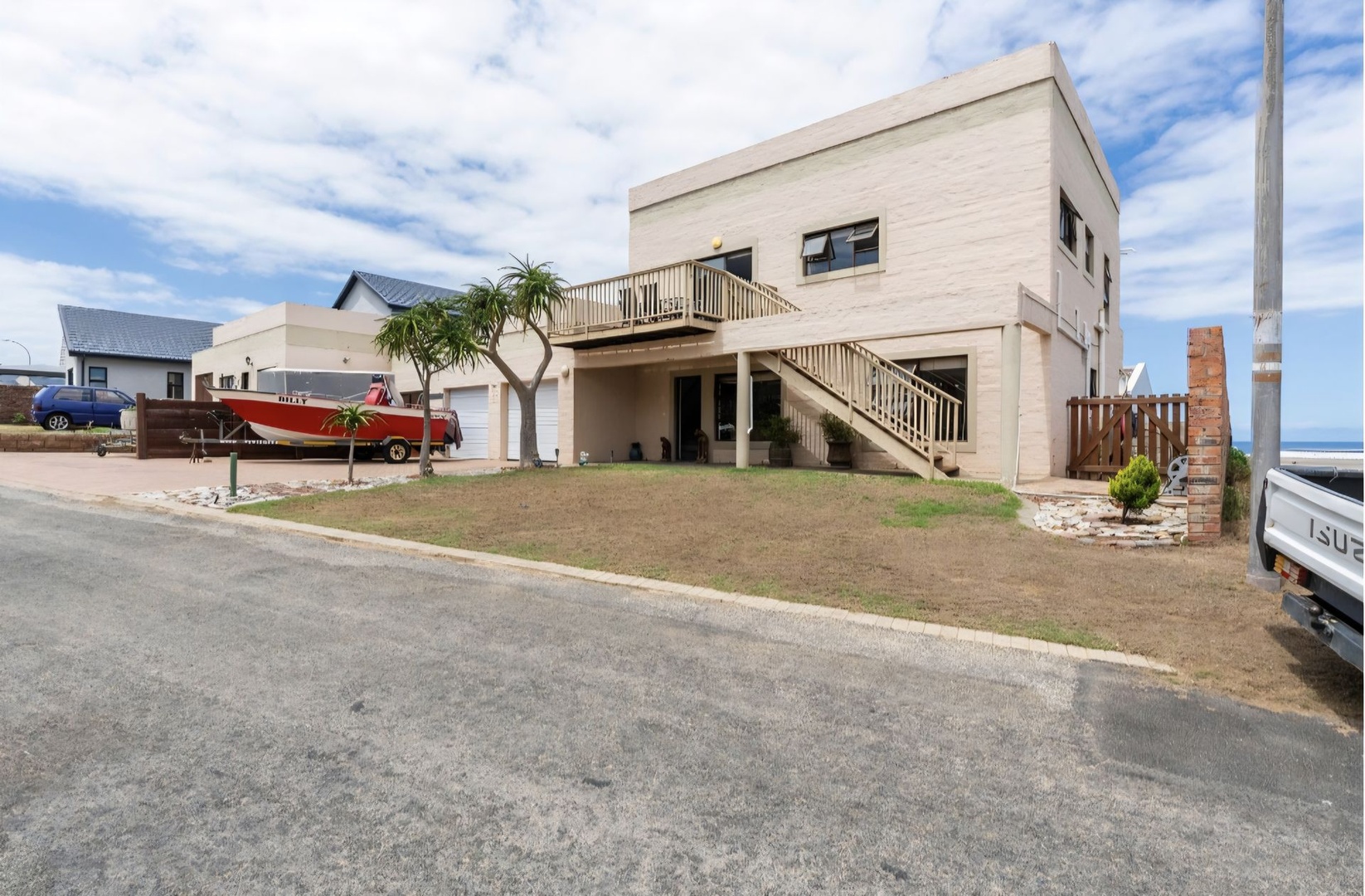 Newly Renovated House with a Flat in Dana bay